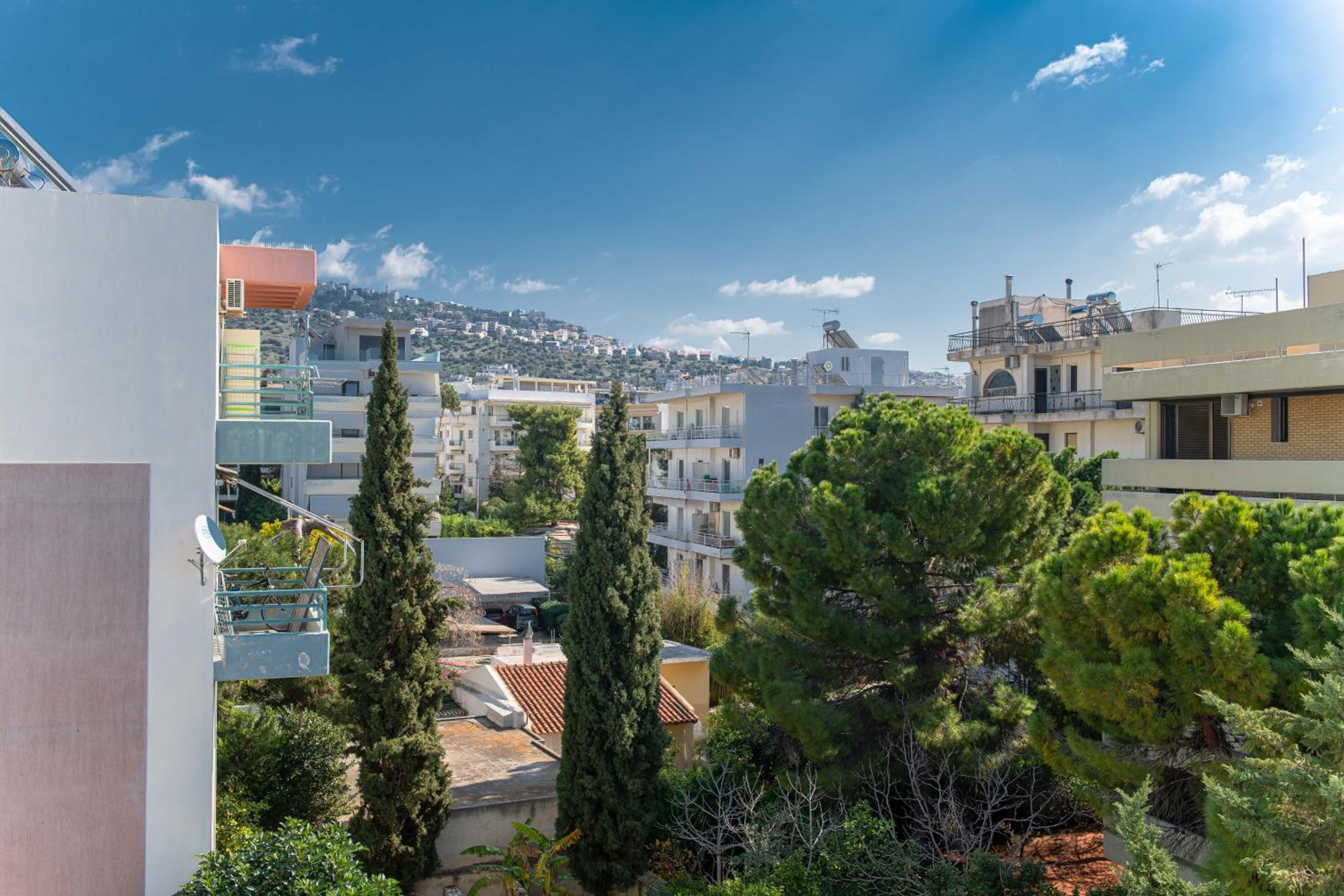 Artsy Spacious Cozy Apartment in Glyfada Center