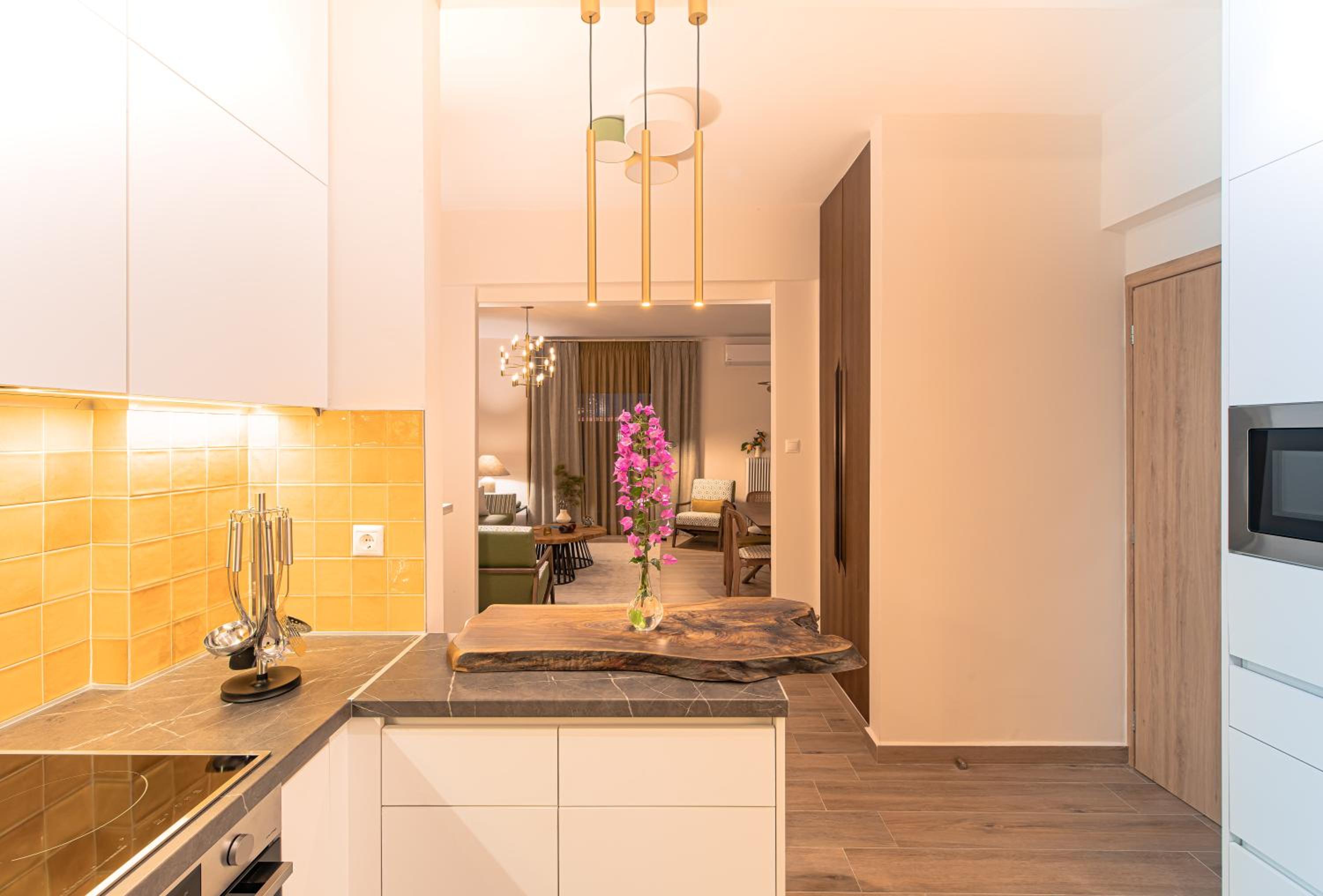 Artsy Spacious Cozy Apartment in Glyfada Center