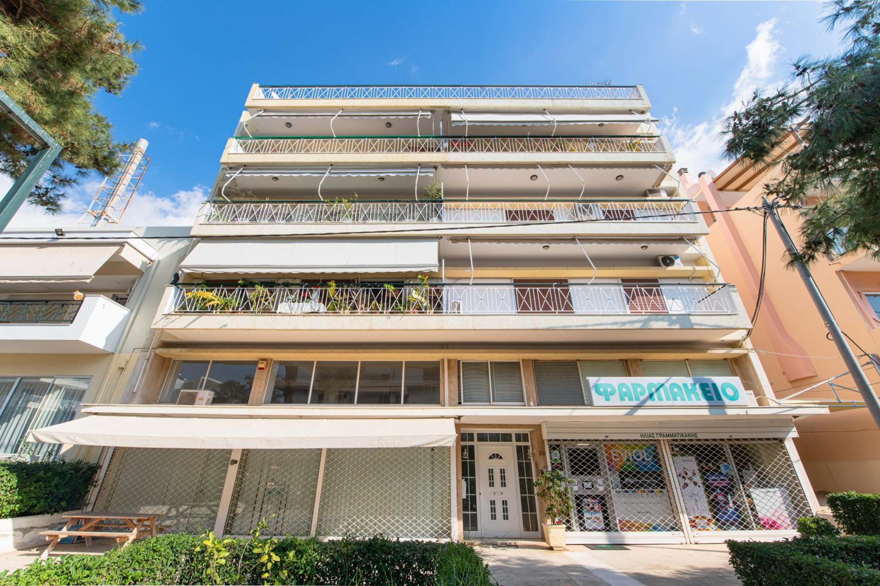 Artsy Spacious Cozy Apartment in Glyfada Center