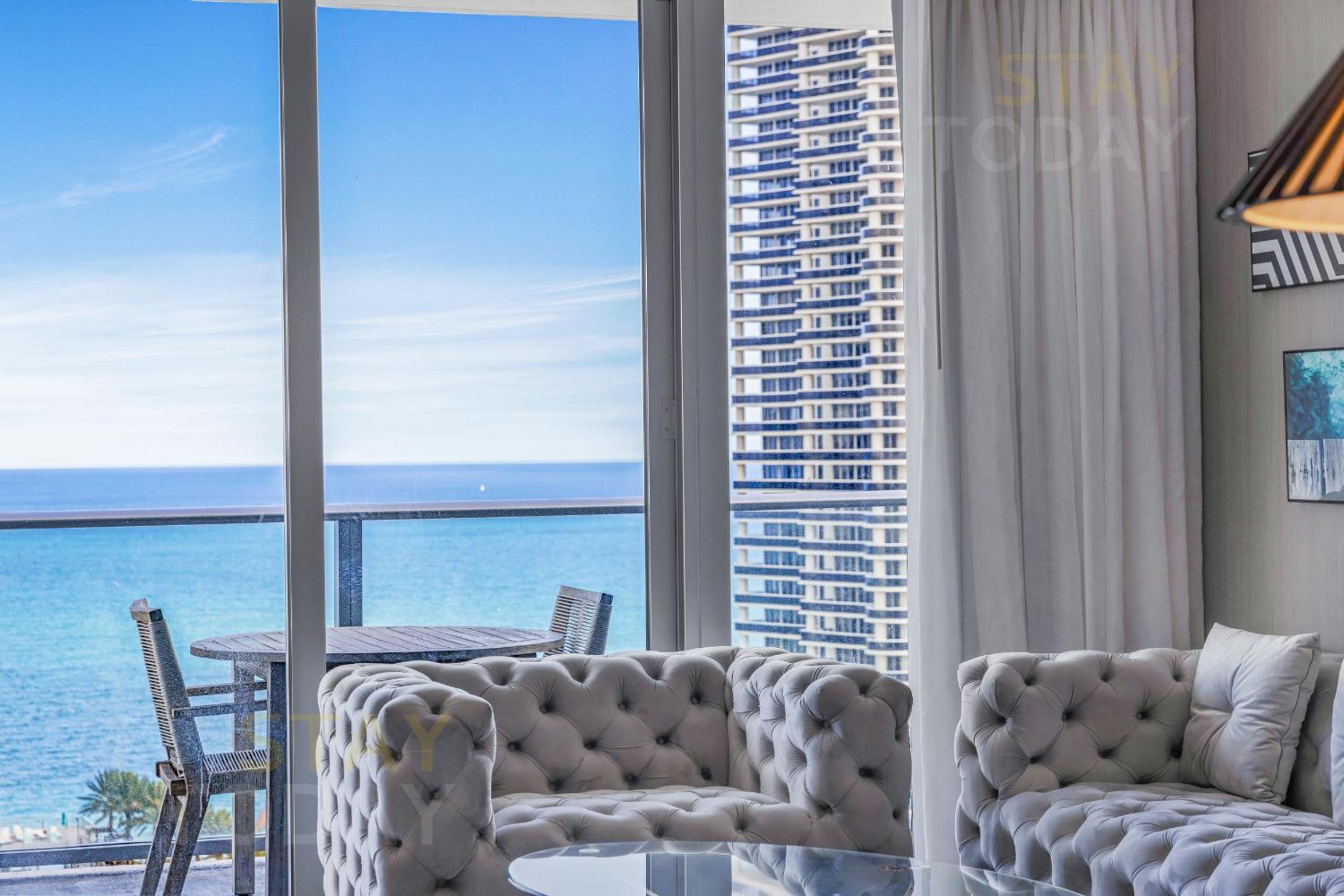 25 min to FIFA! Hyde Beach House - Gorgeous 2bdr Apt - Awesome view - Resort amenities - Rooftop pool - Hot tub -Tennis court - Near the ocean view 2