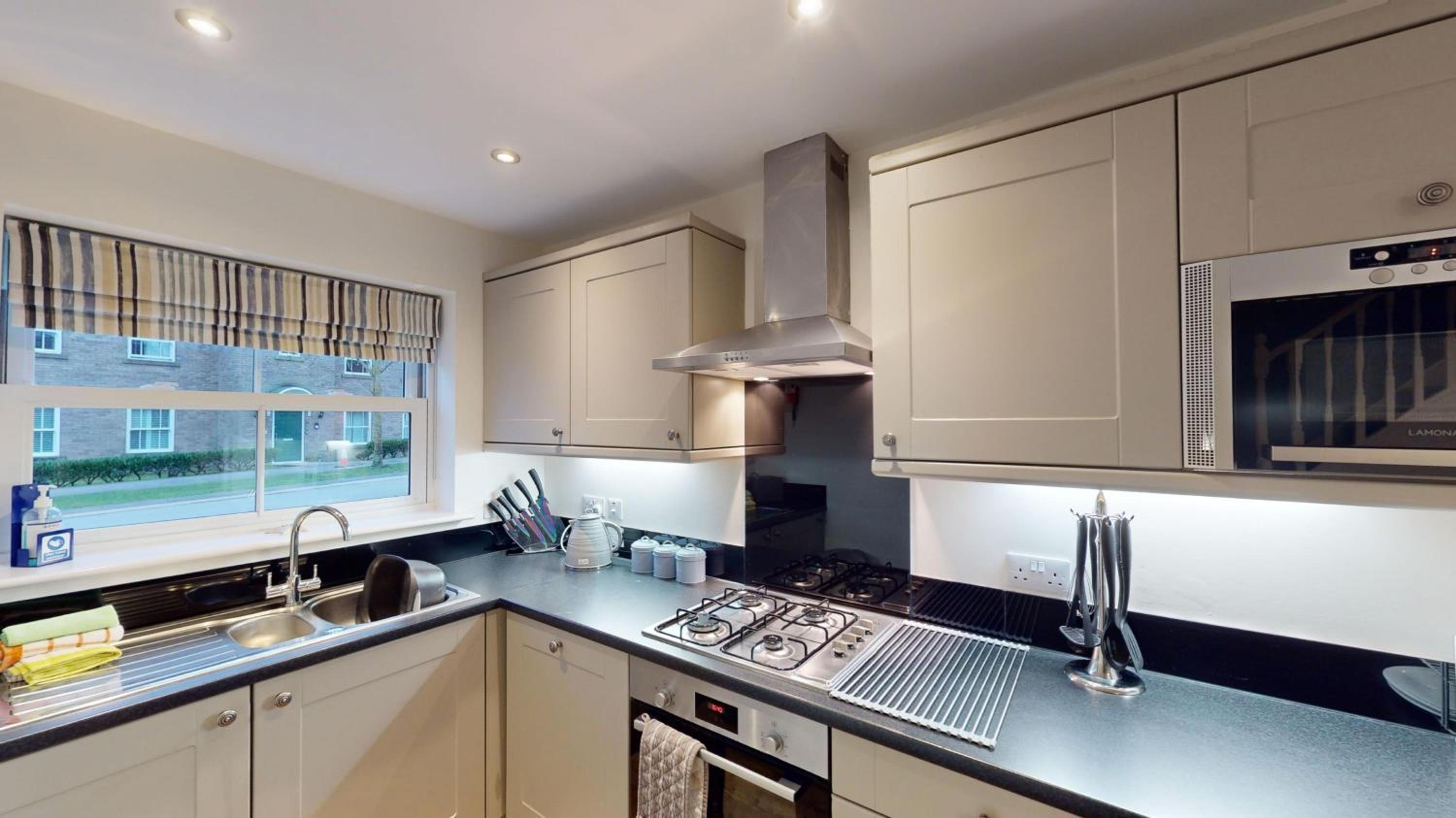 Family Tides, The Bay, 2 bedrooms, patio garden, parking nearby, 2 dogs welcome view 2