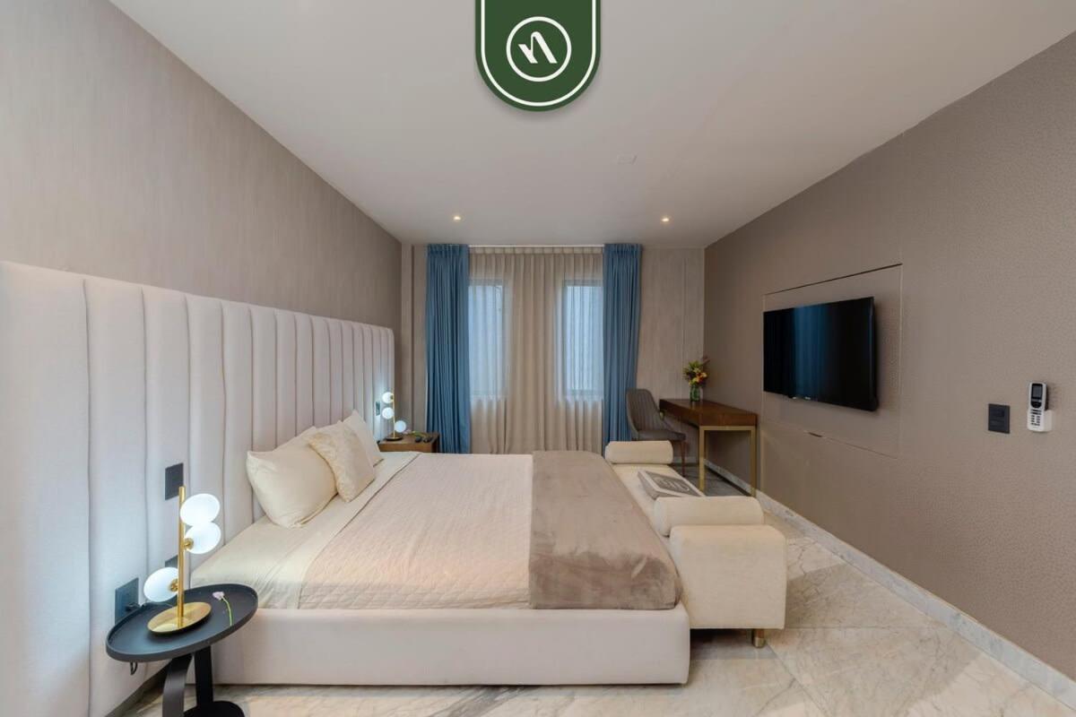 Whole Building w Multiple Rooms for Rent view 4