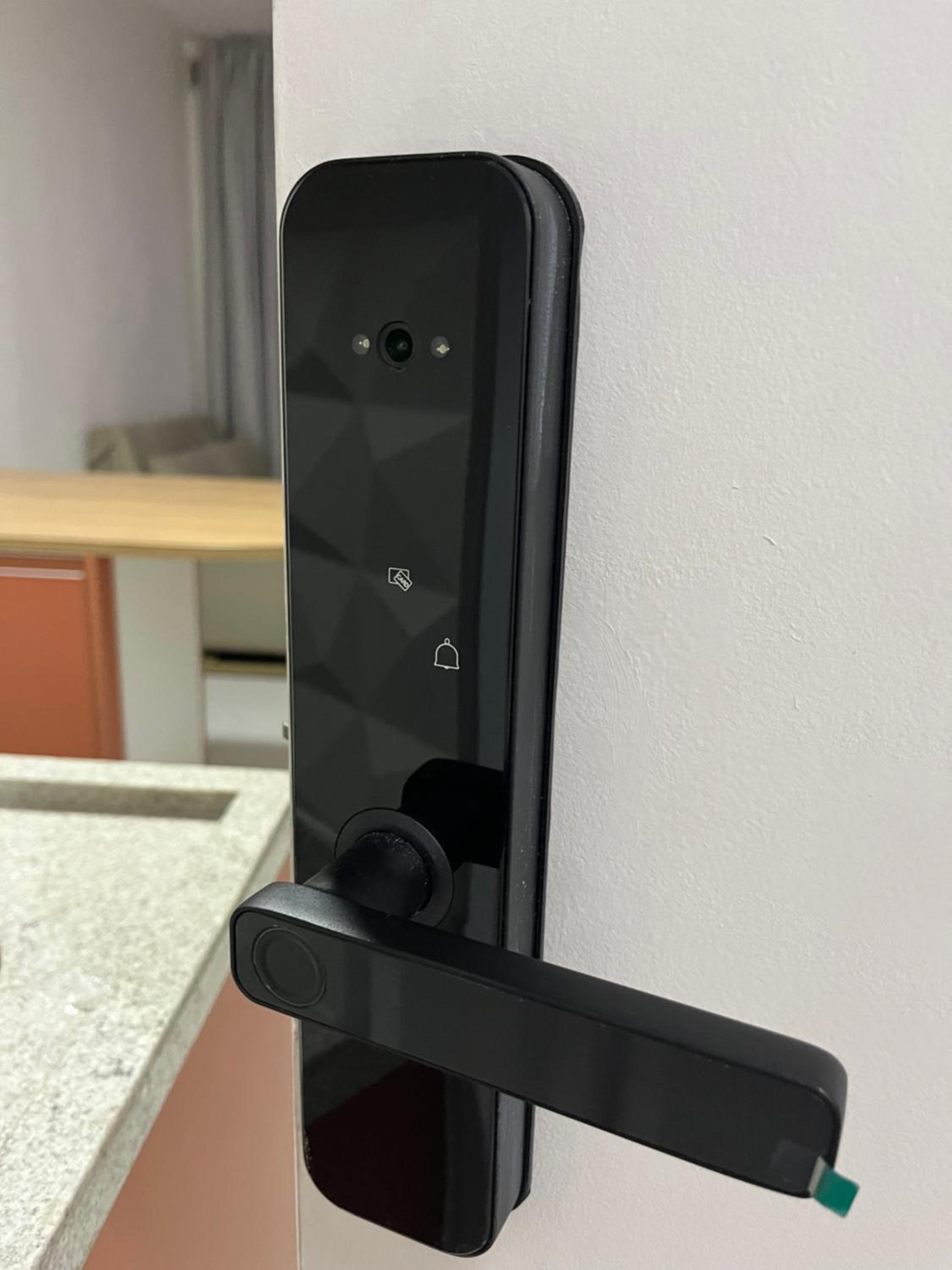 Orange One - No Brás com varanda e estacionamento incluso