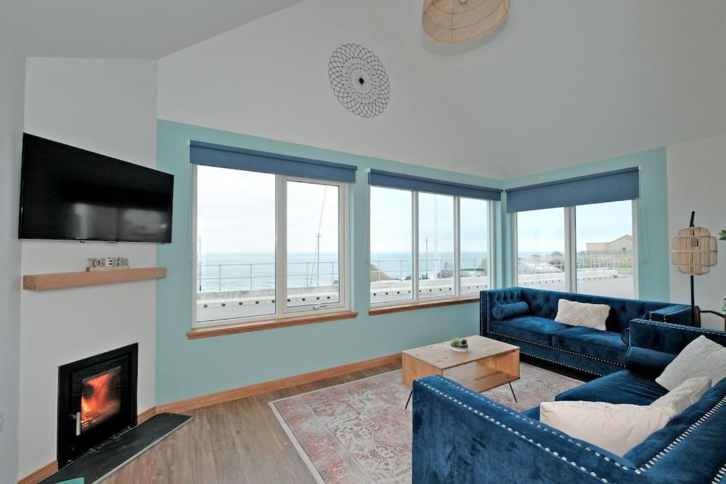 Cliff Top Cottage with Sea Views