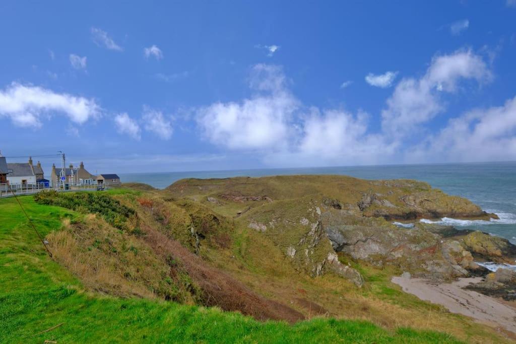 Cliff Top Cottage with Sea Views