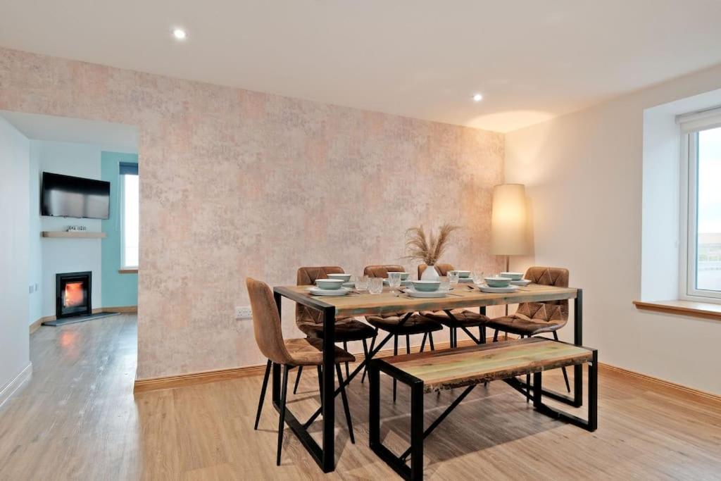 Cliff Top Cottage with Sea Views