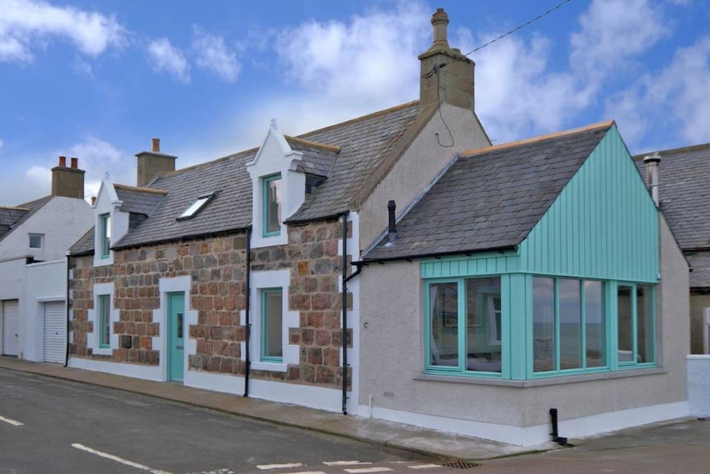 Cliff Top Cottage with Sea Views