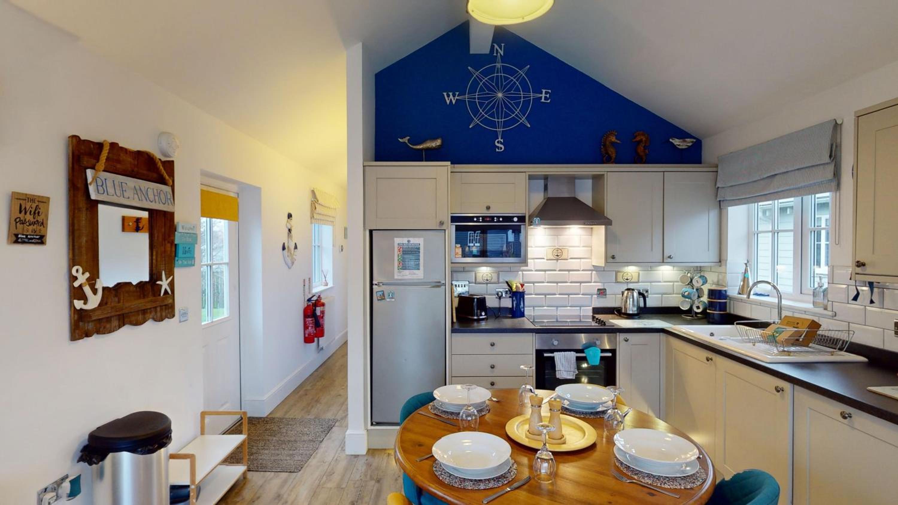 The Blue Anchor, The Bay, 2 bedrooms with ensuites, parking for 2 cars, 2 dogs welcome