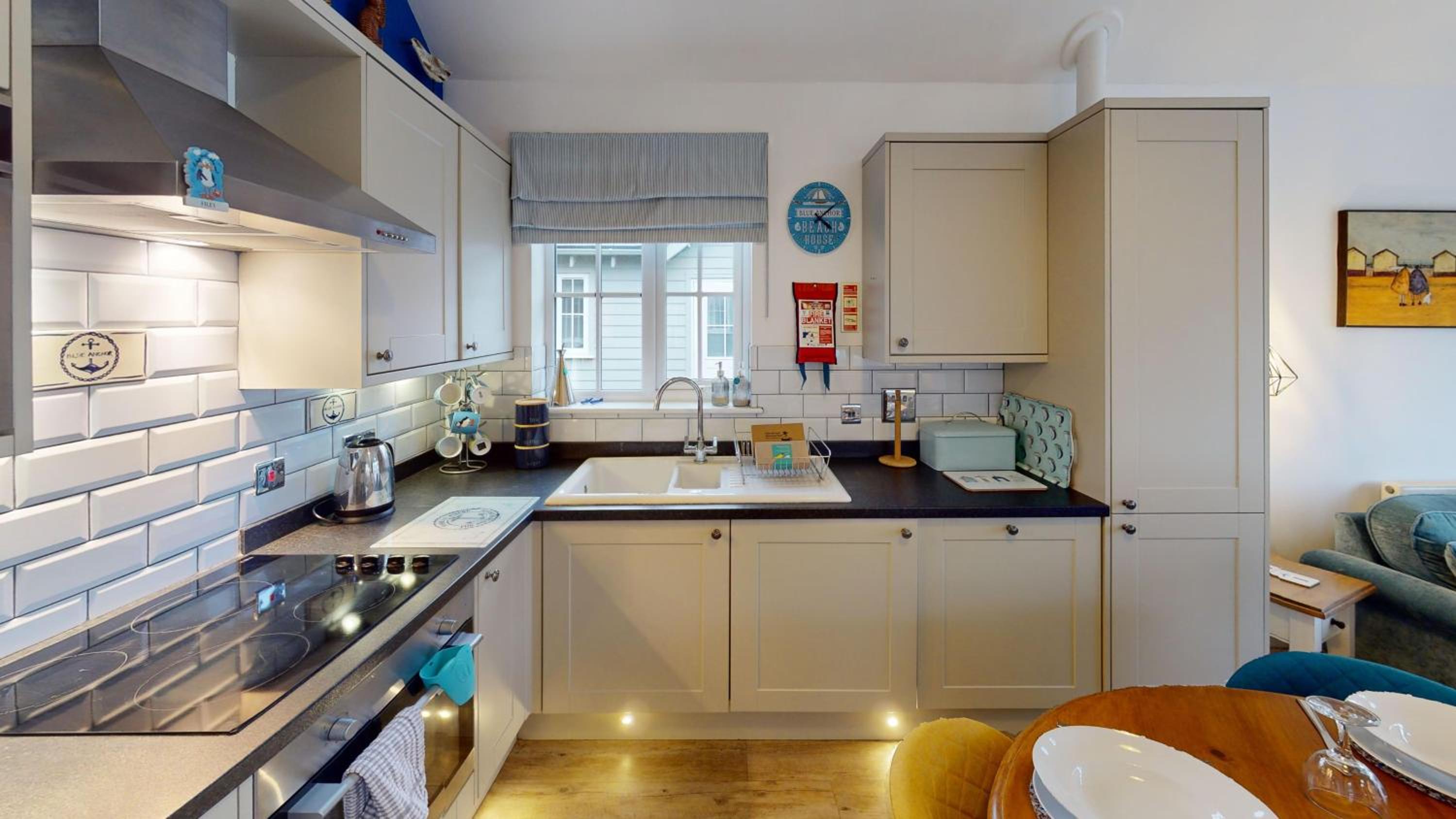 The Blue Anchor, The Bay, 2 bedrooms with ensuites, parking for 2 cars, 2 dogs welcome