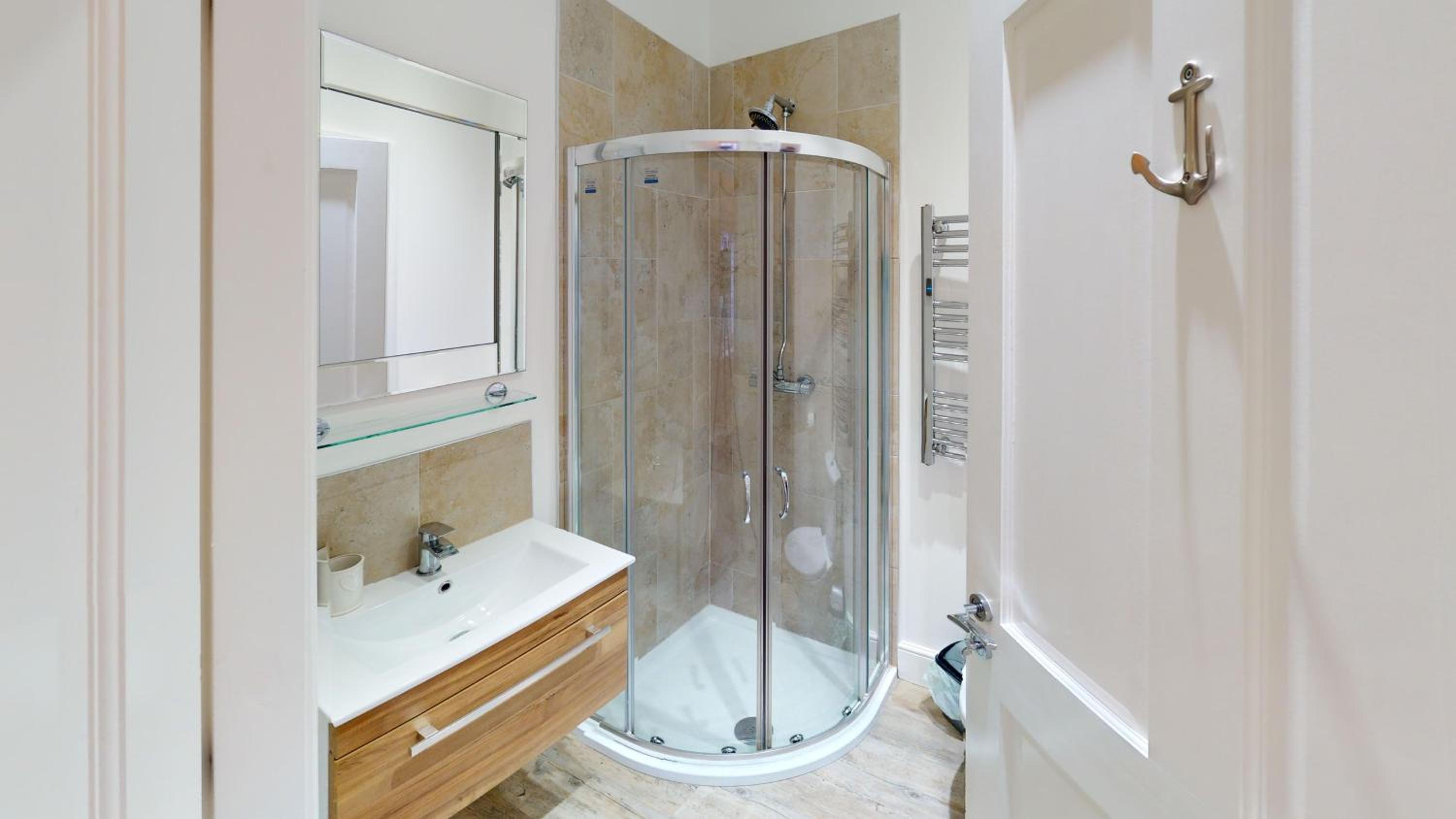 The Blue Anchor, The Bay, 2 bedrooms with ensuites, parking for 2 cars, 2 dogs welcome