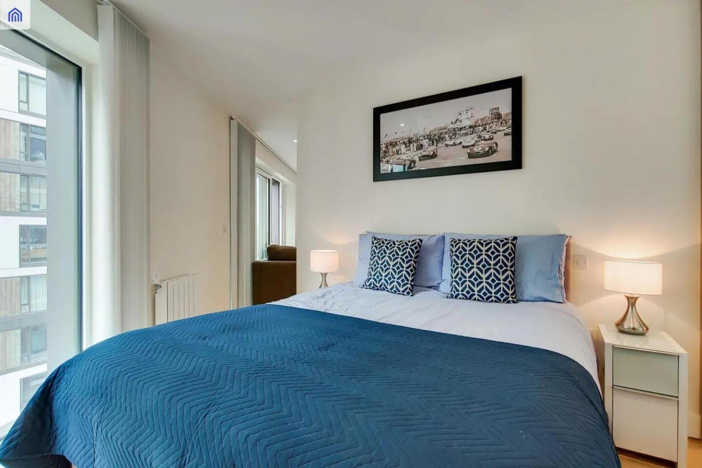 Luxury 1 bed Apartment with balcony view 5