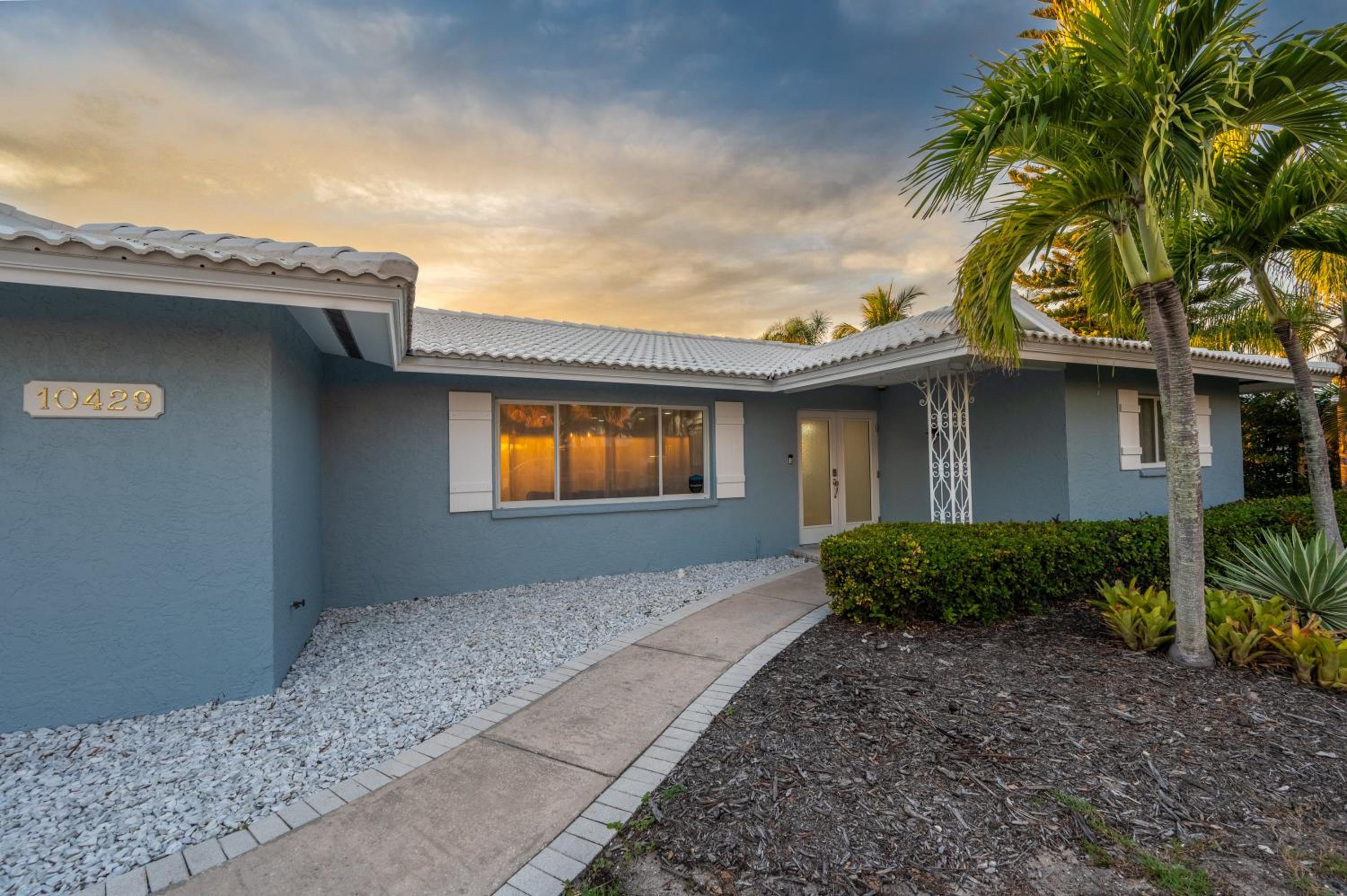 Casa Palma! Beautiful waterfront home with heated pool & dock! view 5