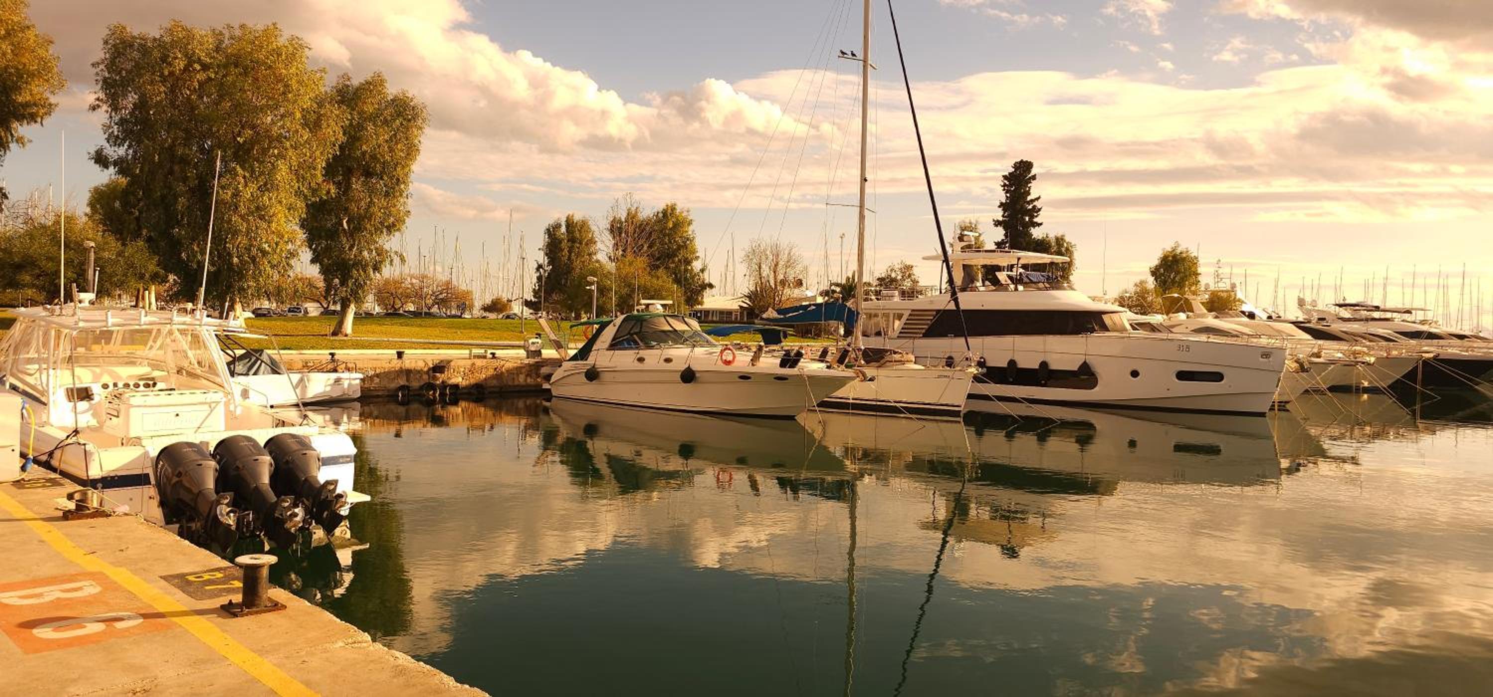 Luxurious Palace Marina Alimos