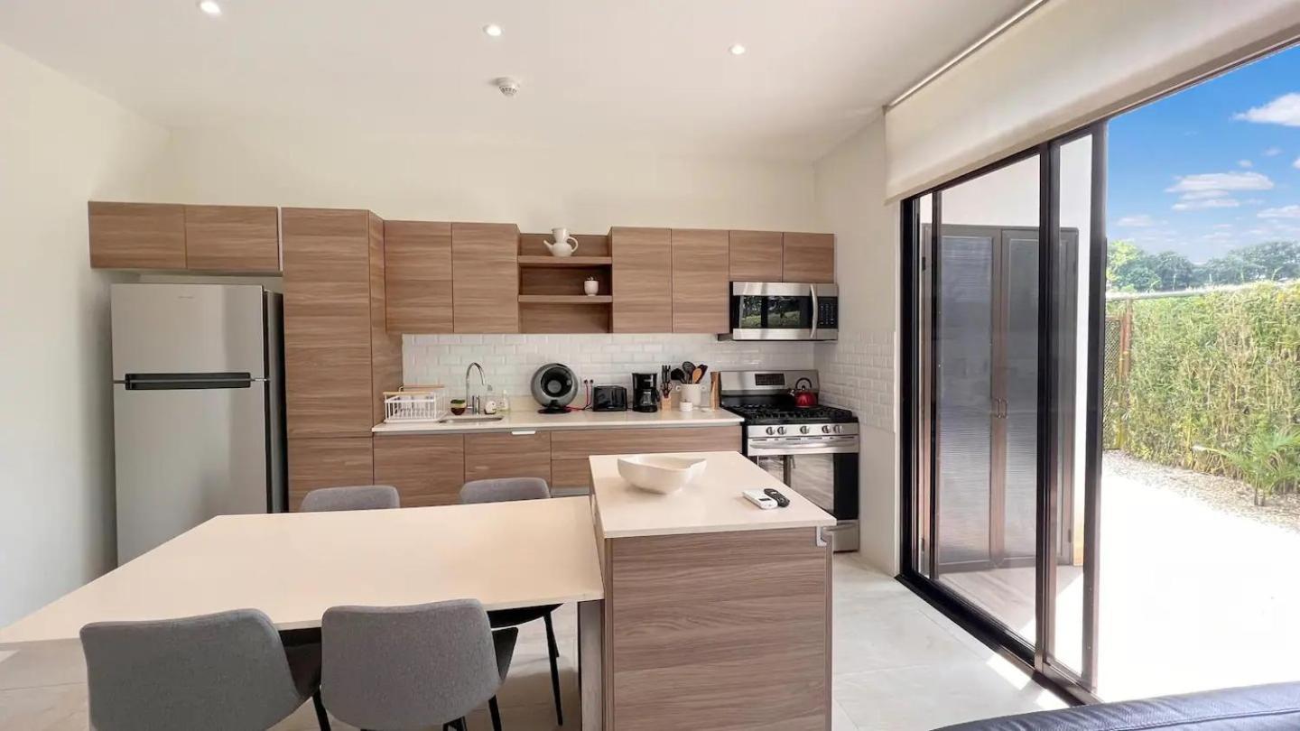 Exclusive fully equipped Condo with great pool