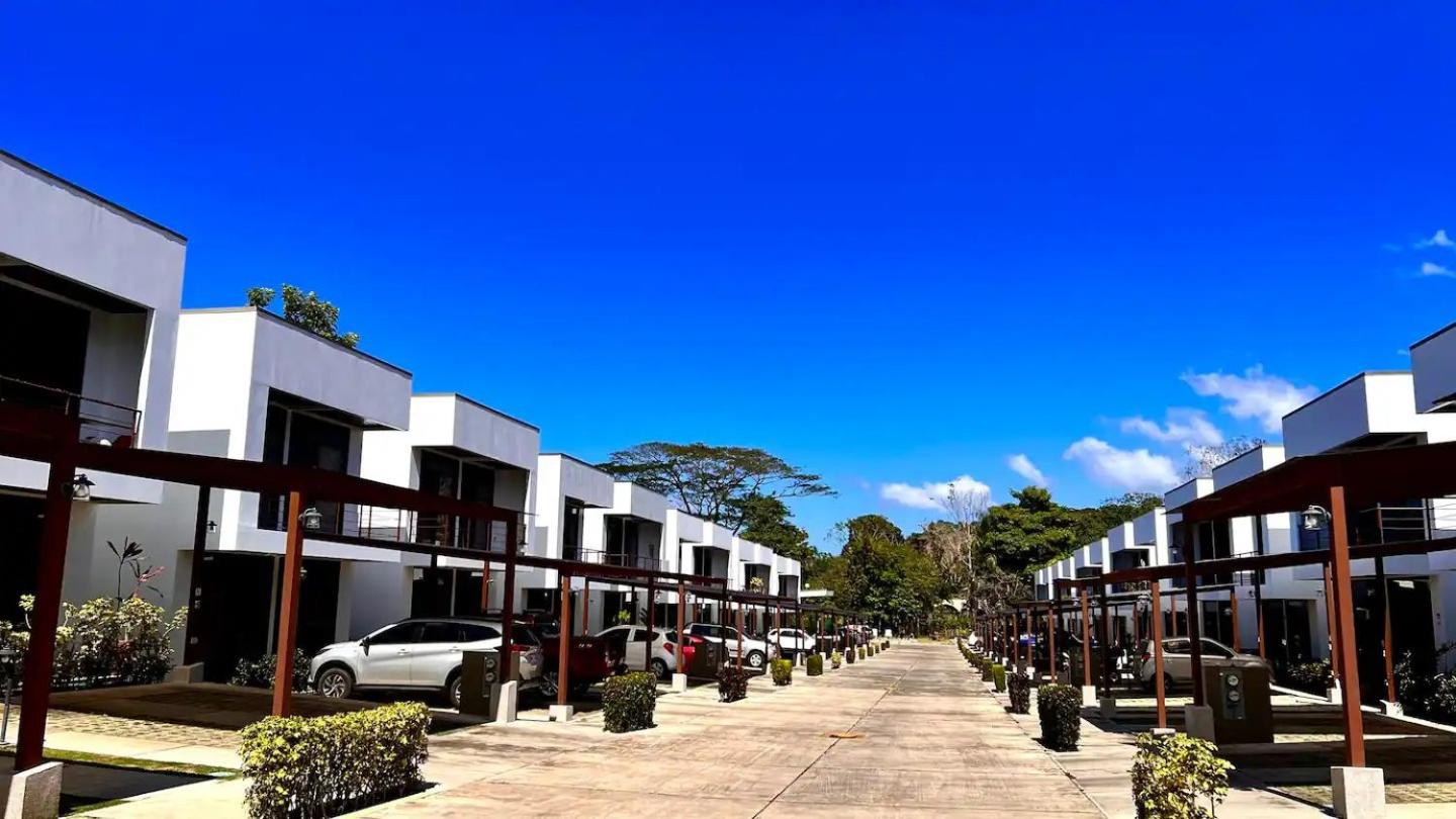 Exclusive fully equipped Condo with great pool