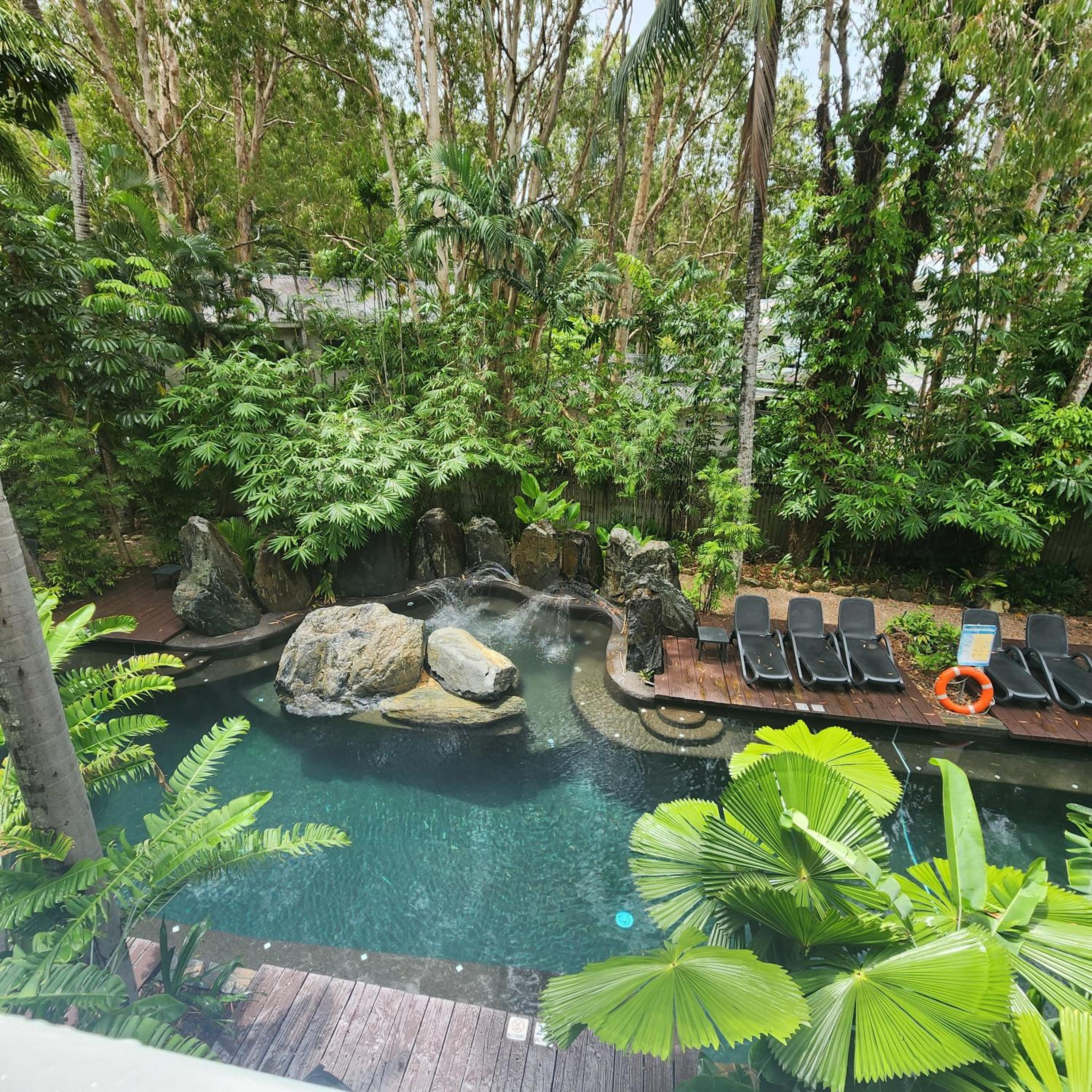 Elysium Private Accommodation at Beach Club & Spa