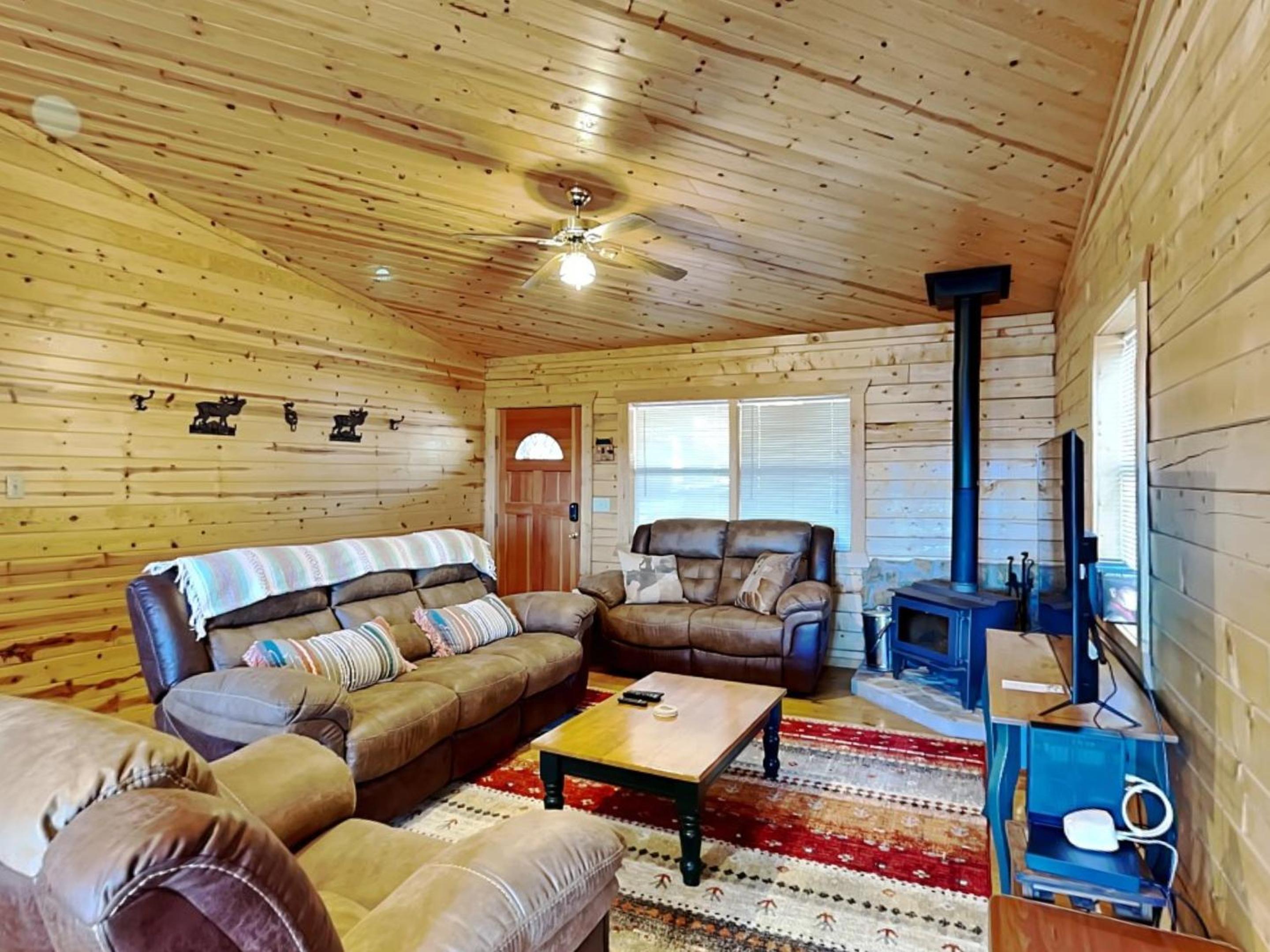 Peek-a-Boo Cabin view 3