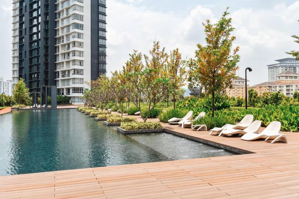 KL East Mall@TheRidge-Netflix-Stylish-MountainView