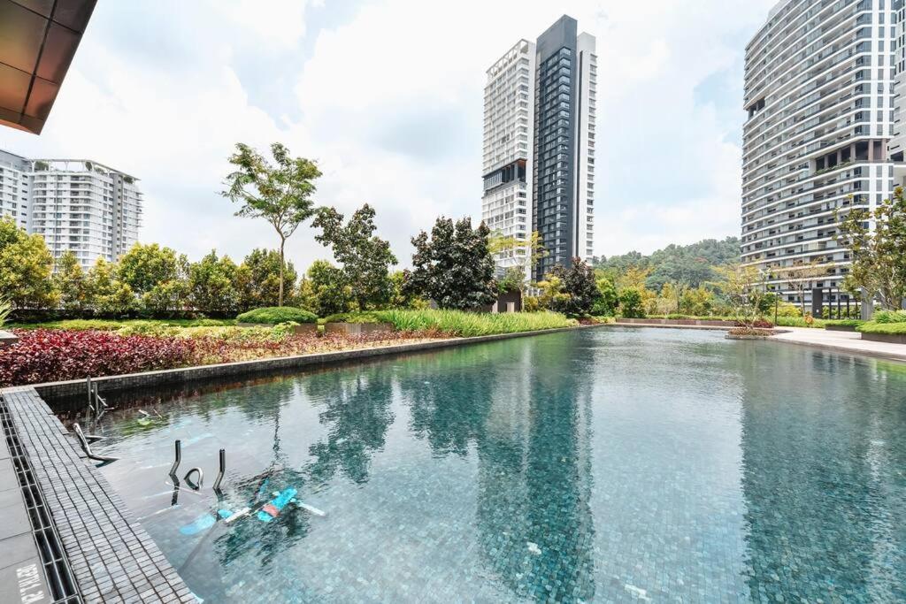 KL East Mall@TheRidge-Netflix-Stylish-MountainView