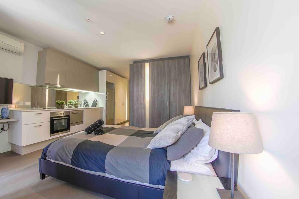 Best location in the CBD; pool, gym, rockclimbing +7 other amenities