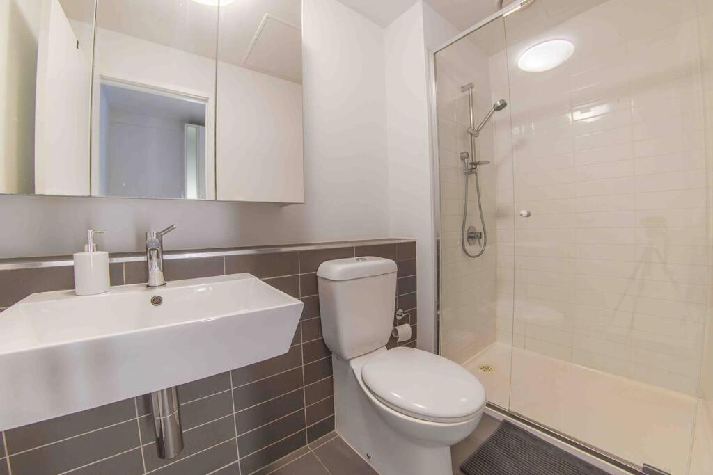 Best location in the CBD; pool, gym, rockclimbing +7 other amenities
