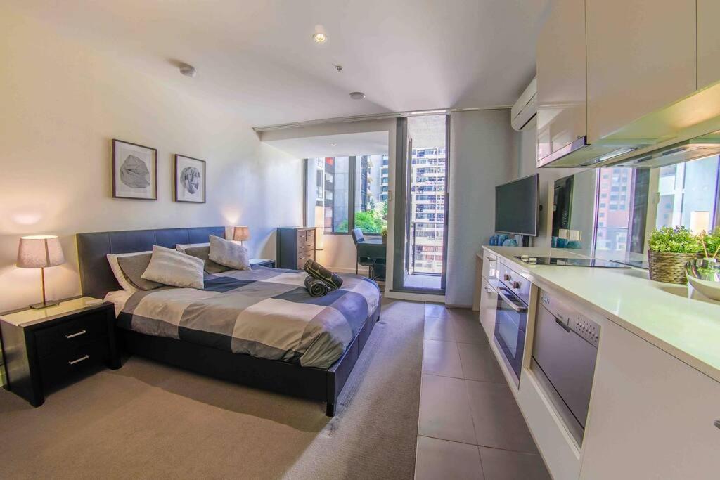 Best location in the CBD; pool, gym, rockclimbing +7 other amenities