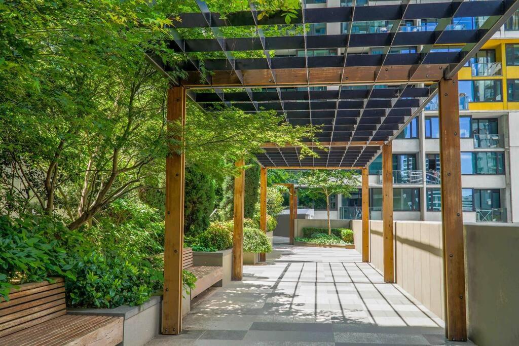 Best location in the CBD; pool, gym, rockclimbing +7 other amenities