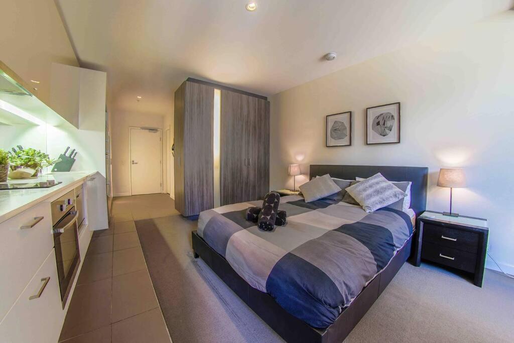 Best location in the CBD; pool, gym, rockclimbing +7 other amenities