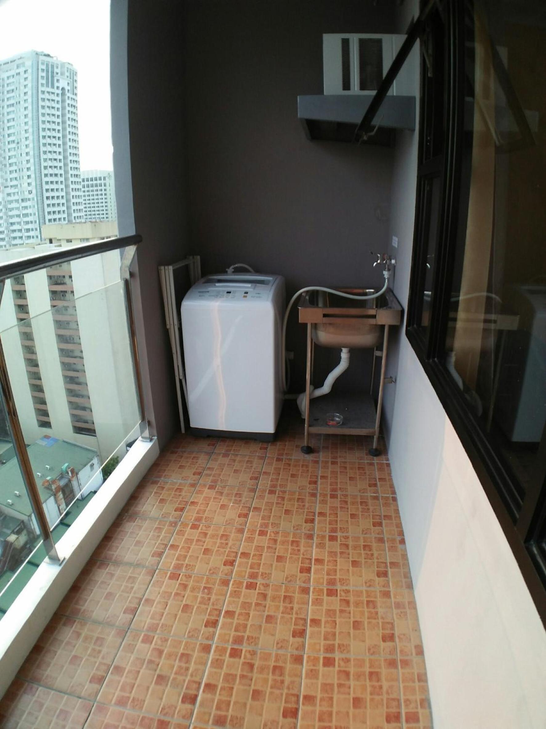 HOYA Aparthotel In Malate view 5