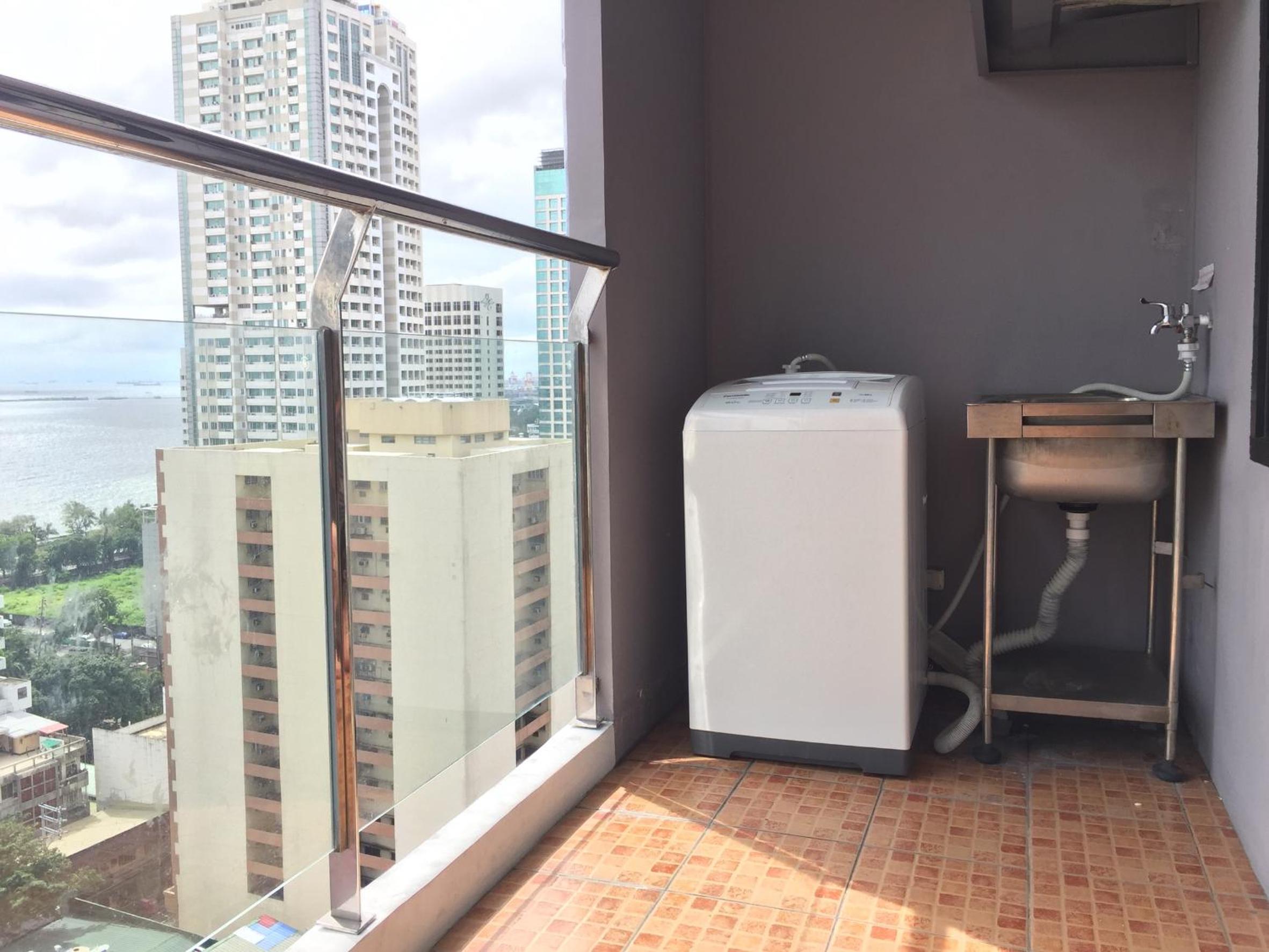 HOYA Aparthotel In Malate view 3