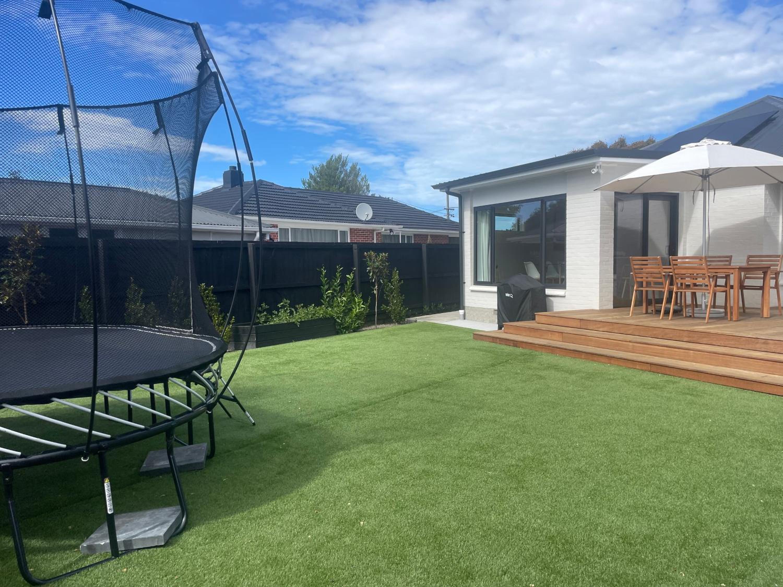 Private Family 4BR Home, Near Airport, Free Parking