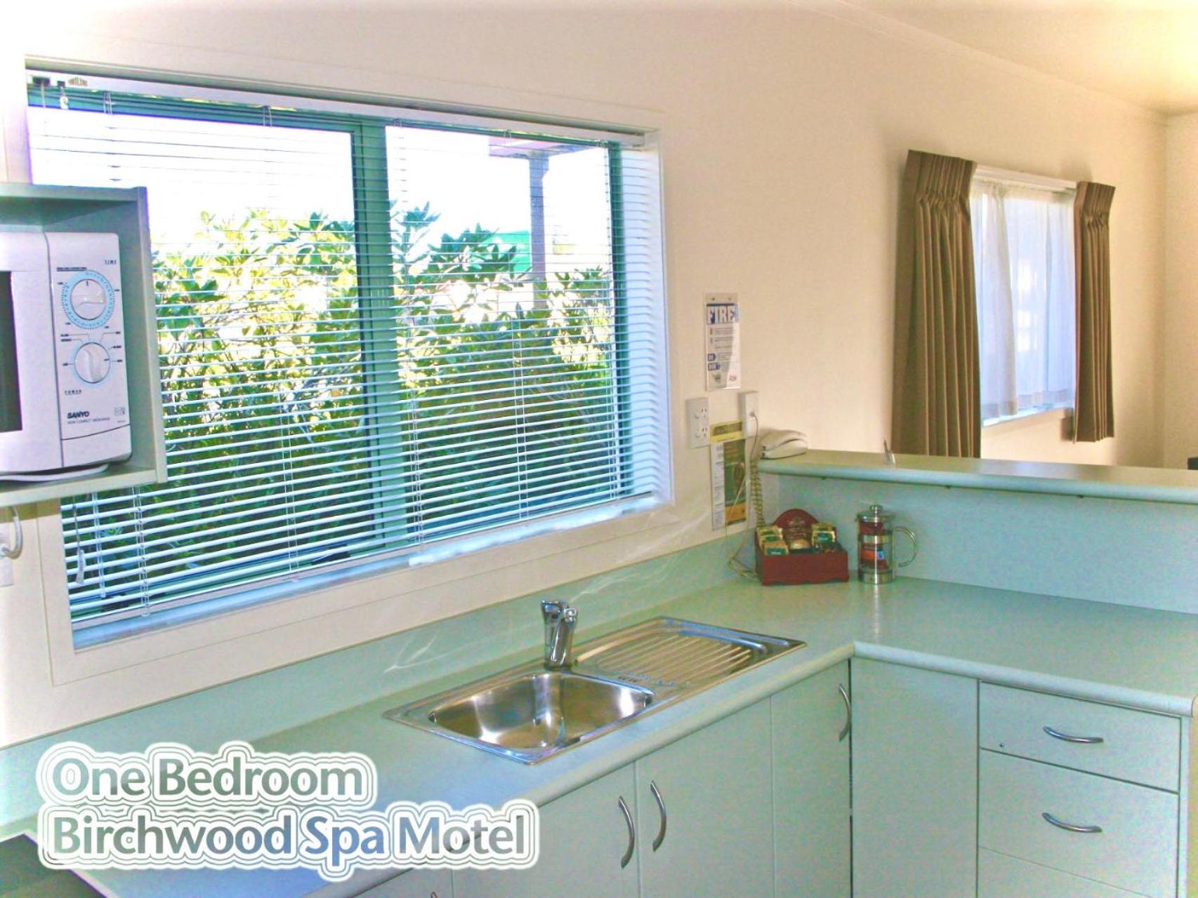 Birchwood Spa Motel