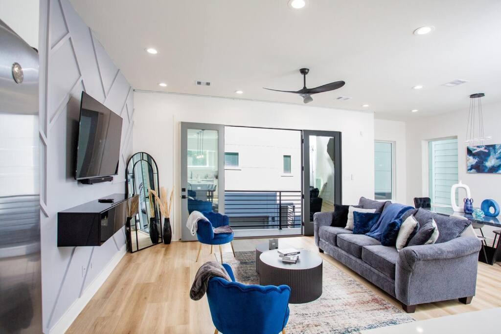 Stylish 3 Story Townhouse near East Downtown view 5