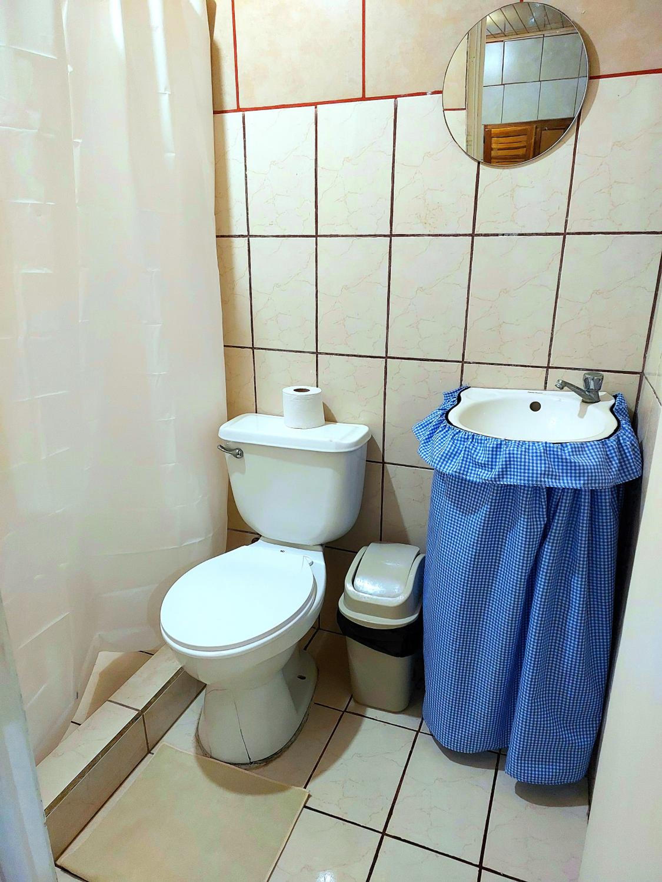 Hostel del Pacífico Habitación con baño privado y aire acondicionado