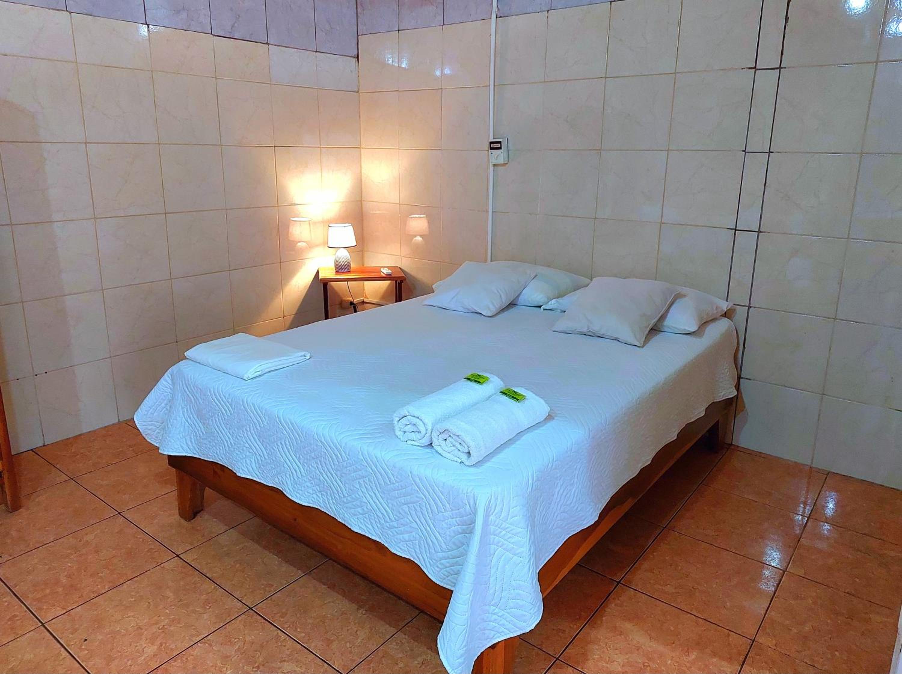 Hostel del Pacífico Habitación con baño privado y aire acondicionado