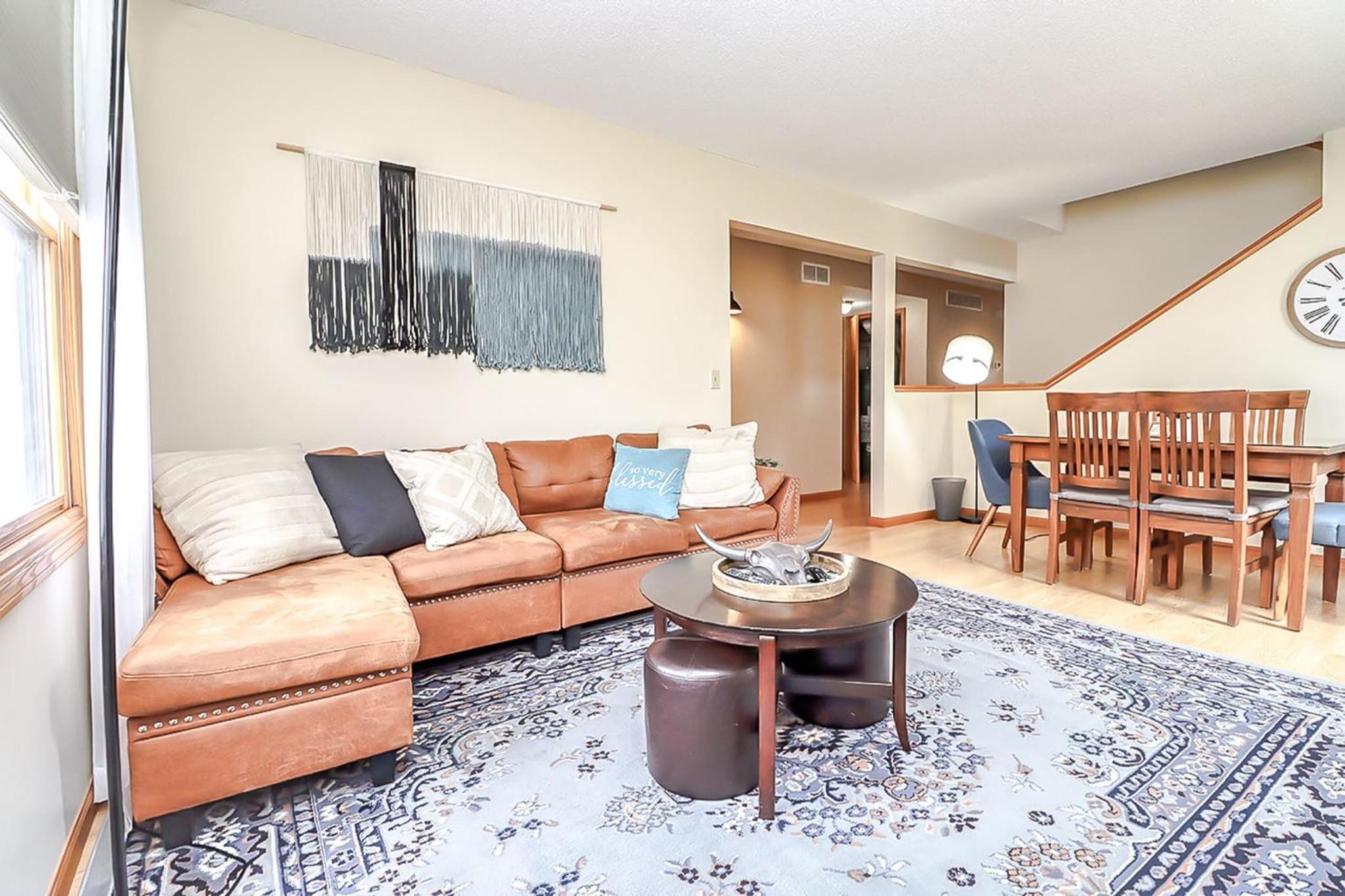 New Husker Listing 4bd 2b 15min walk to Stadium view 2