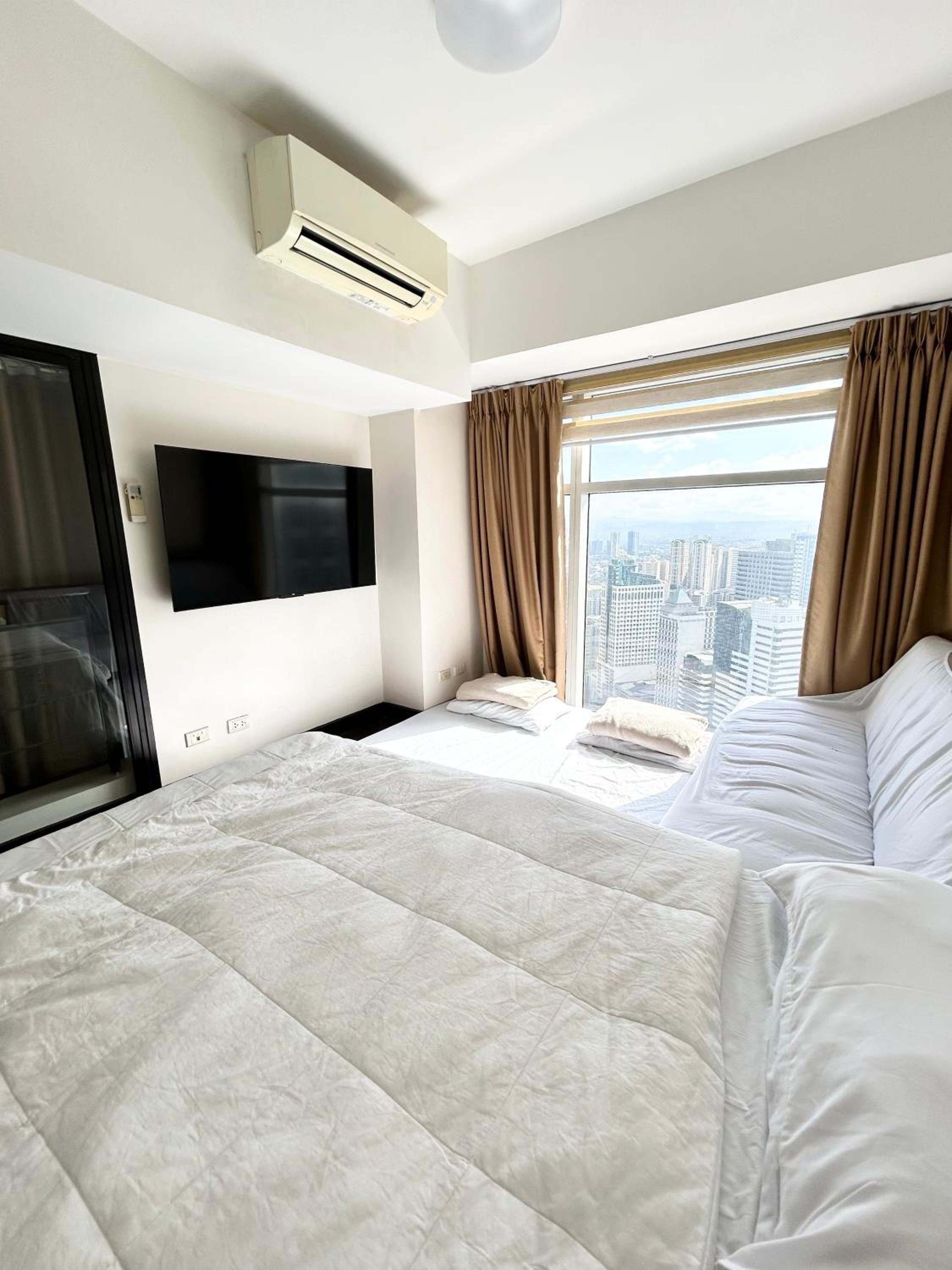 2 Bedroom Loft at Twin Oaks Place view 2