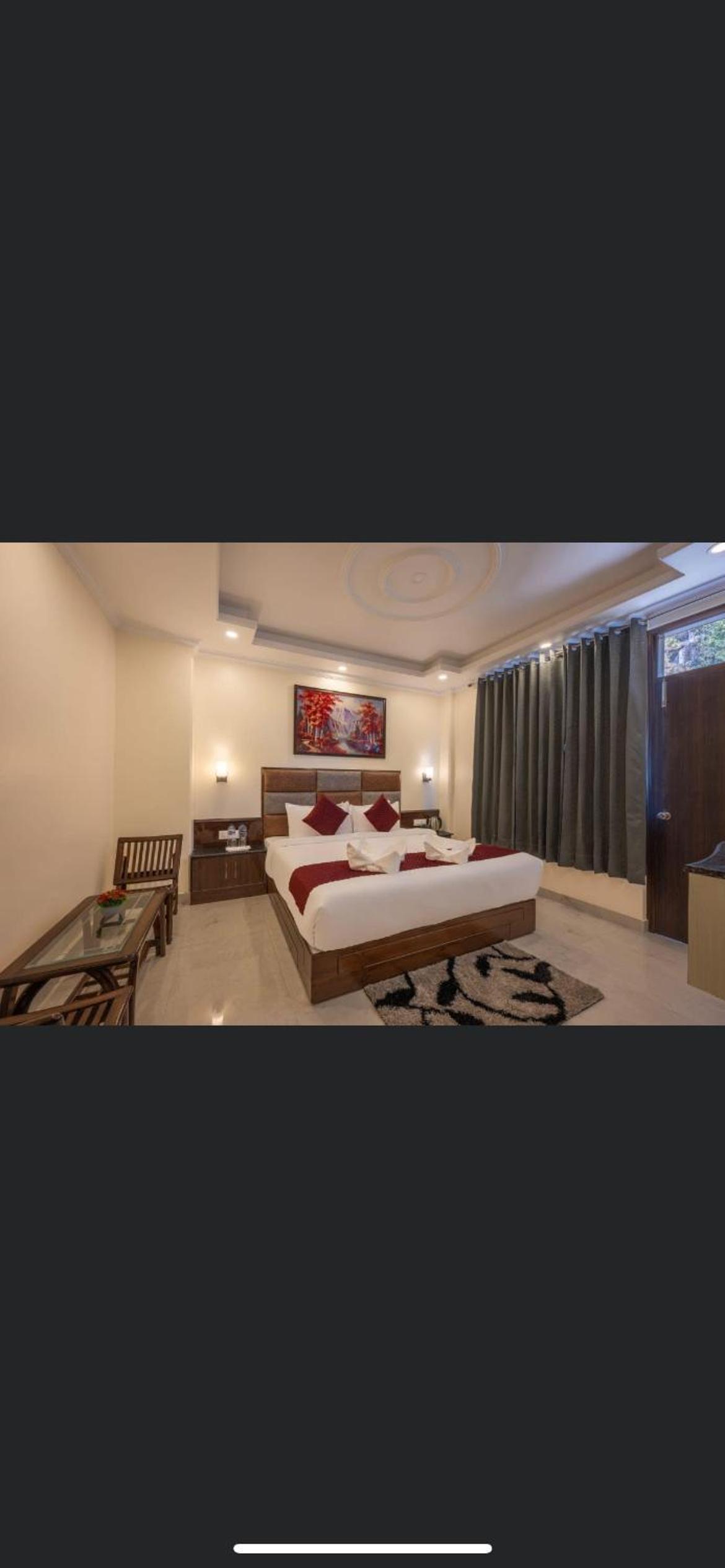 HOTEL RAJMAHAL GREEN
