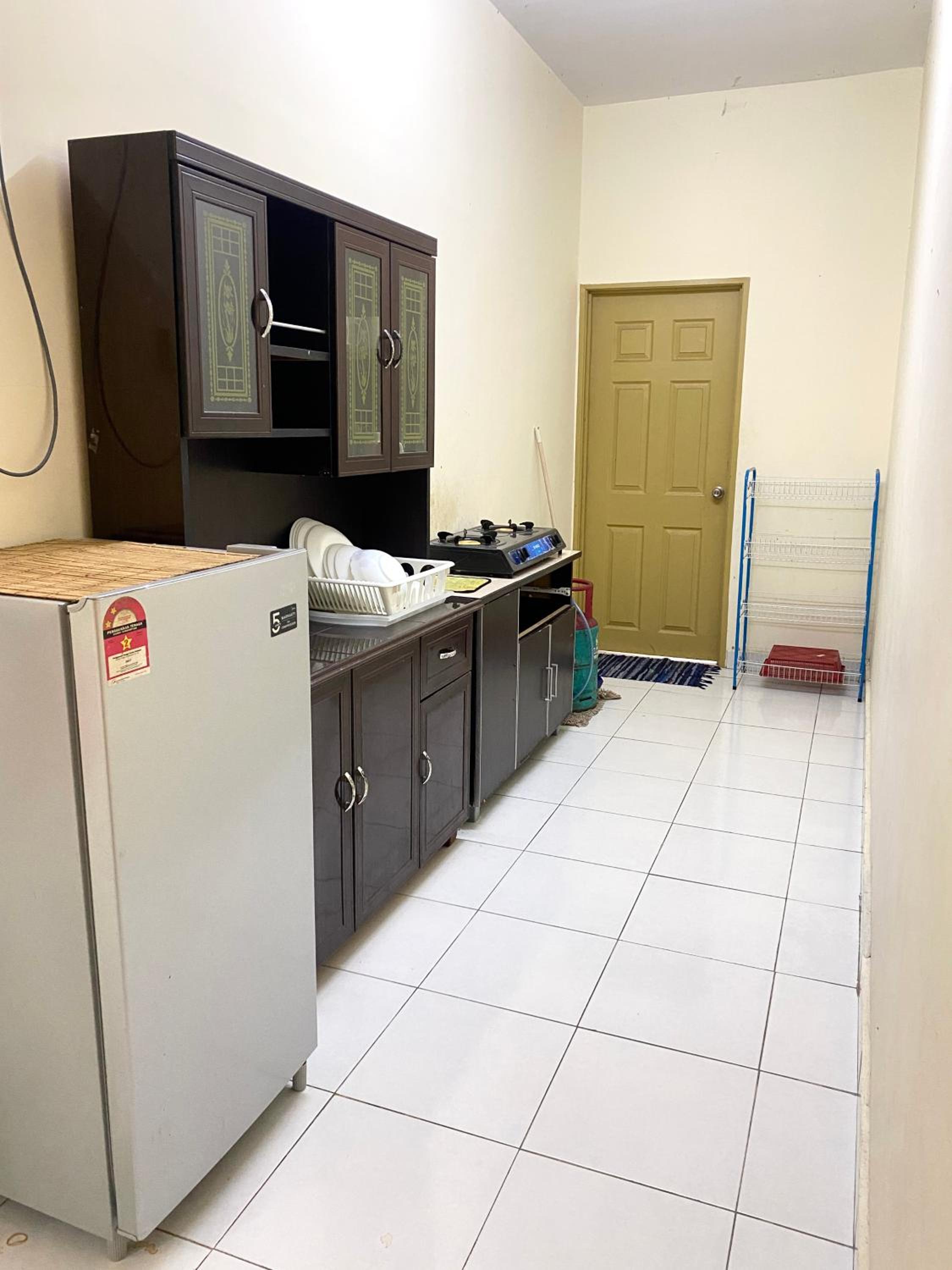 Near Beach and Airport - Ivana Homestay Unit A1 photo 5