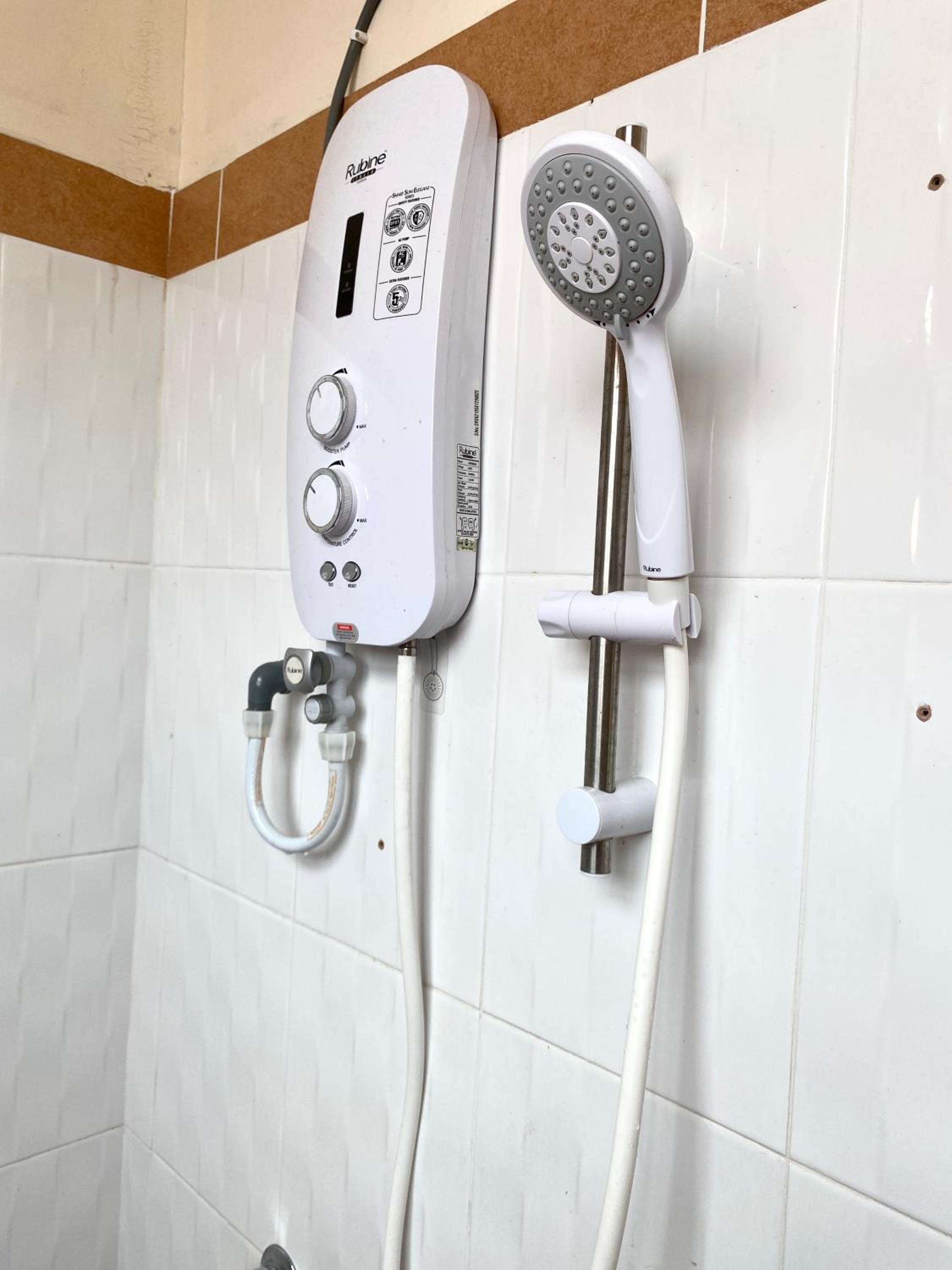 Near Beach and Airport - Ivana Homestay Unit A1 photo 6
