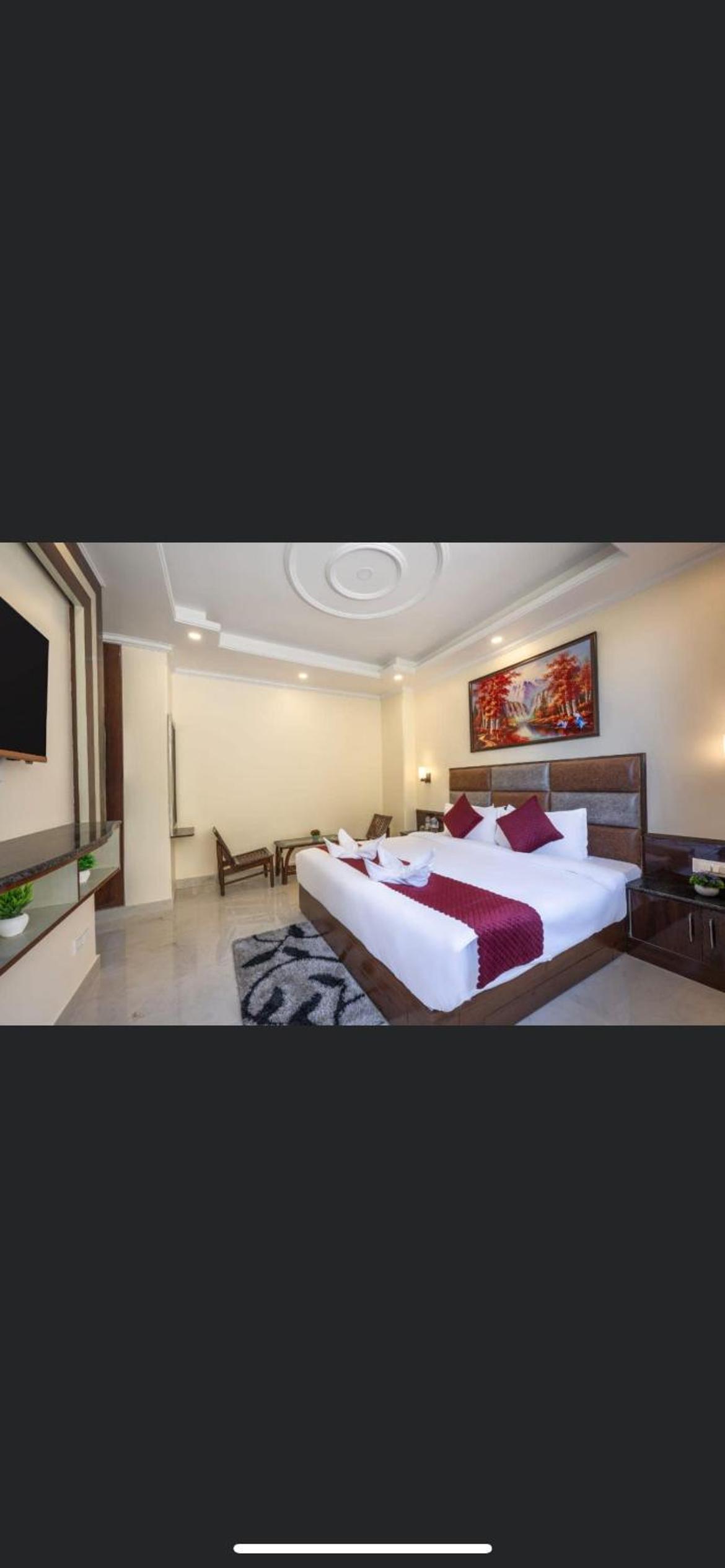 HOTEL RAJMAHAL GREEN