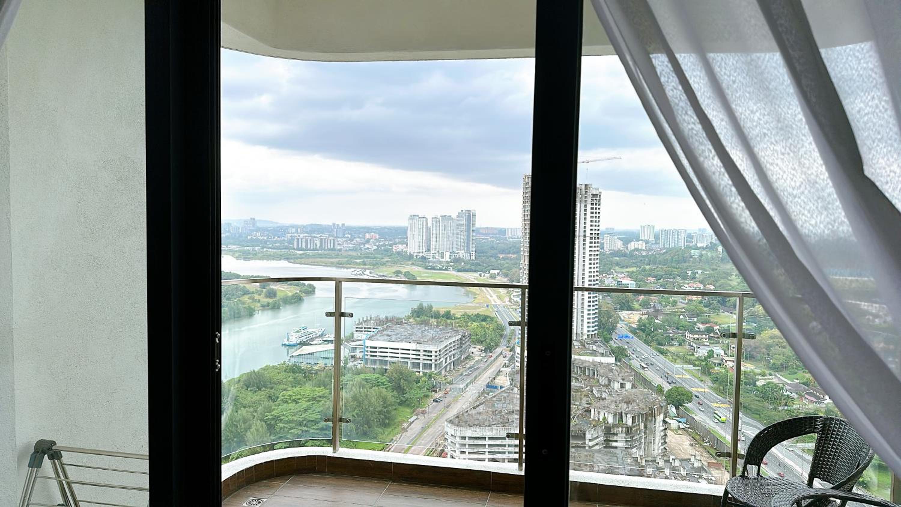 Kings Bay Country Garden Danga Bay by Cactus Homestay