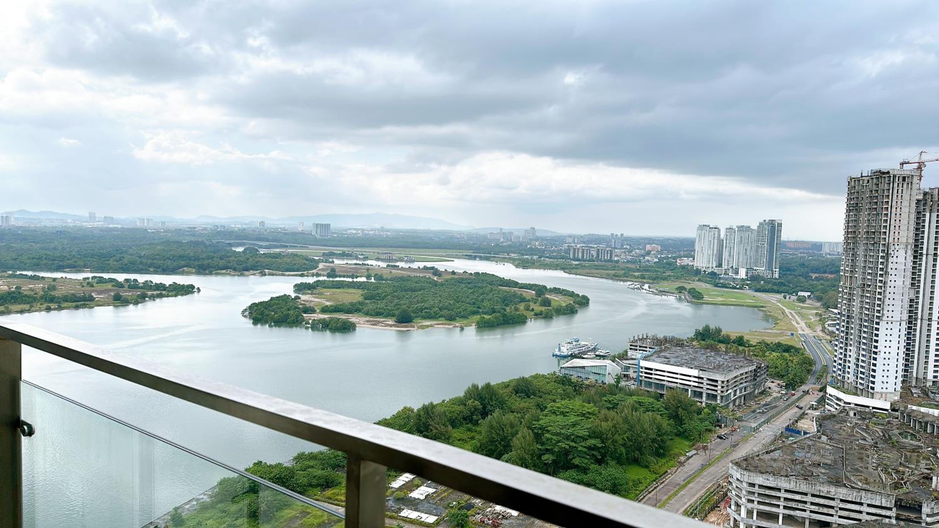 Kings Bay Country Garden Danga Bay by Cactus Homestay