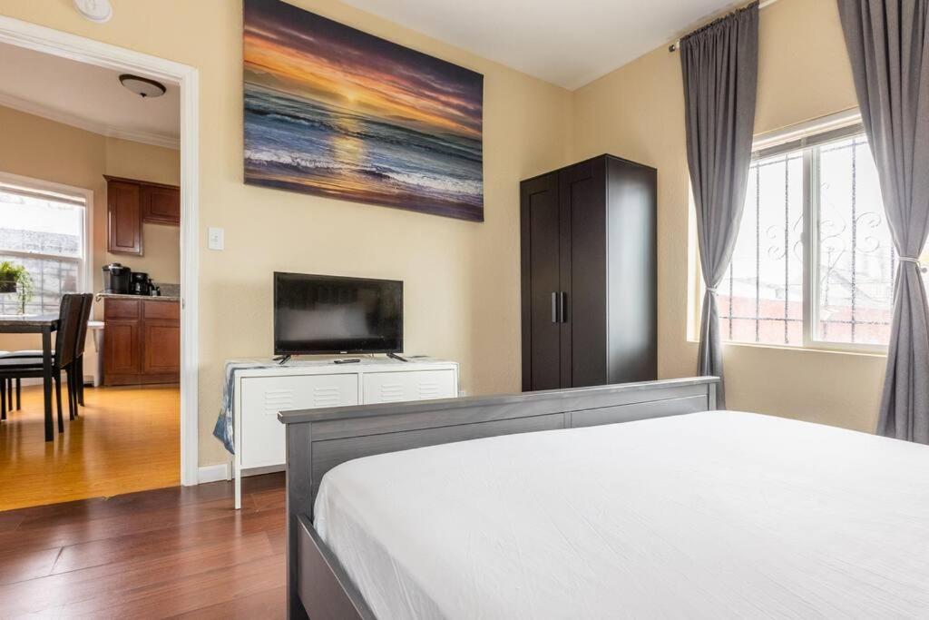 Entire apartment in Oakland view 2