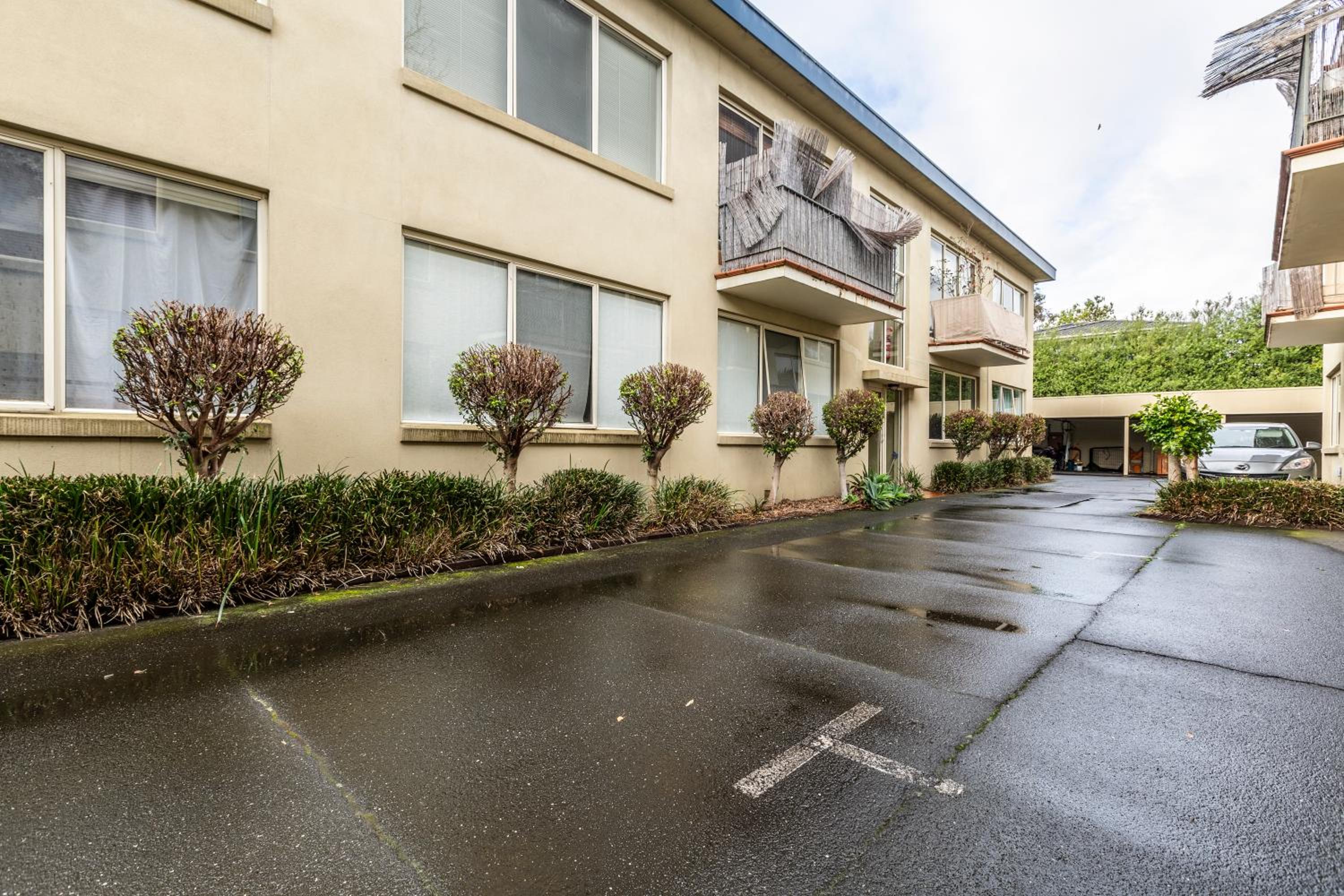 Quaint & homey Ripponlea flat