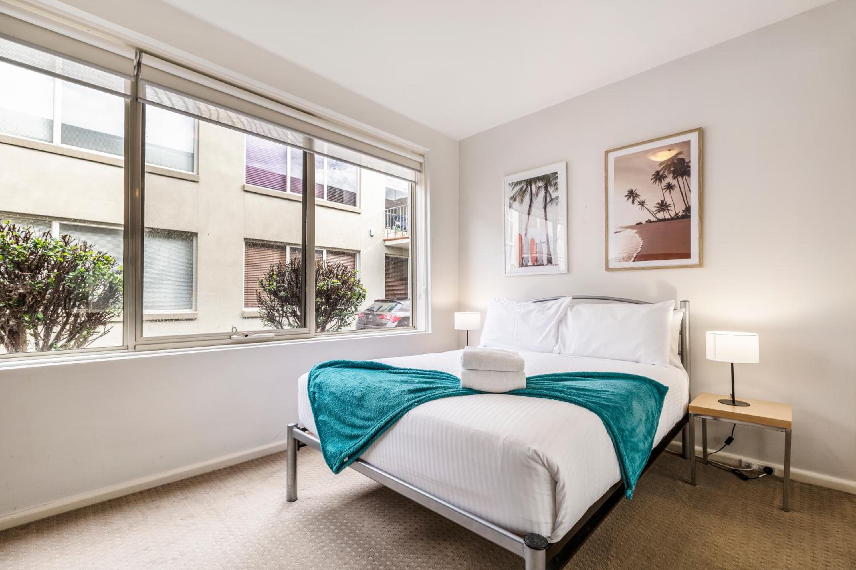 Quaint & homey Ripponlea flat