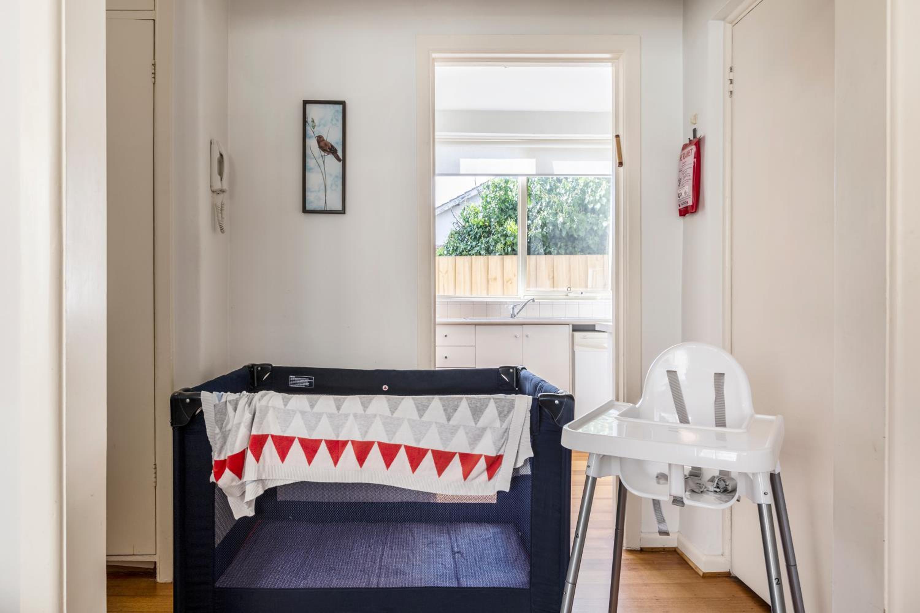 Quaint & homey Ripponlea flat