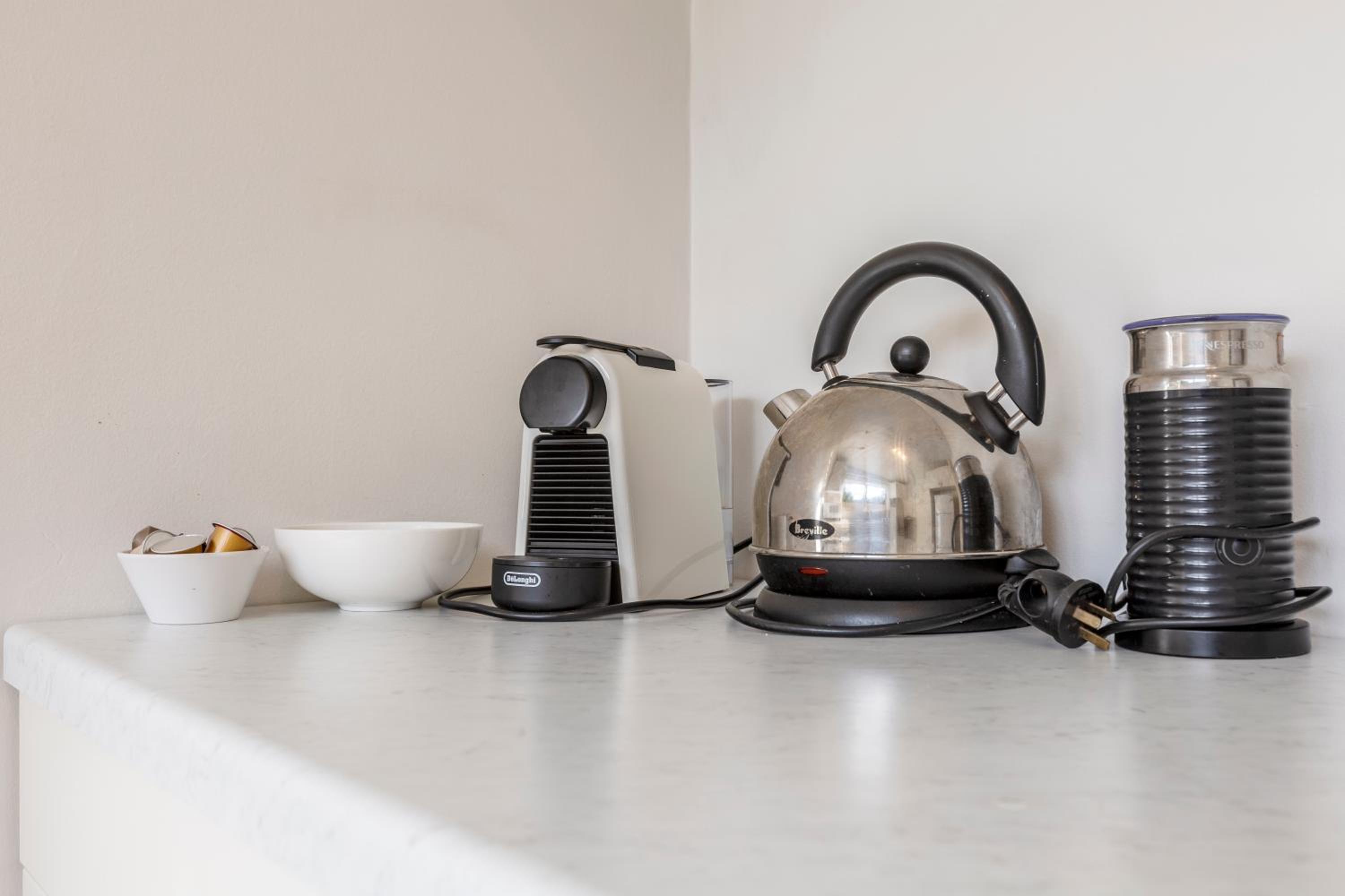 Quaint & homey Ripponlea flat