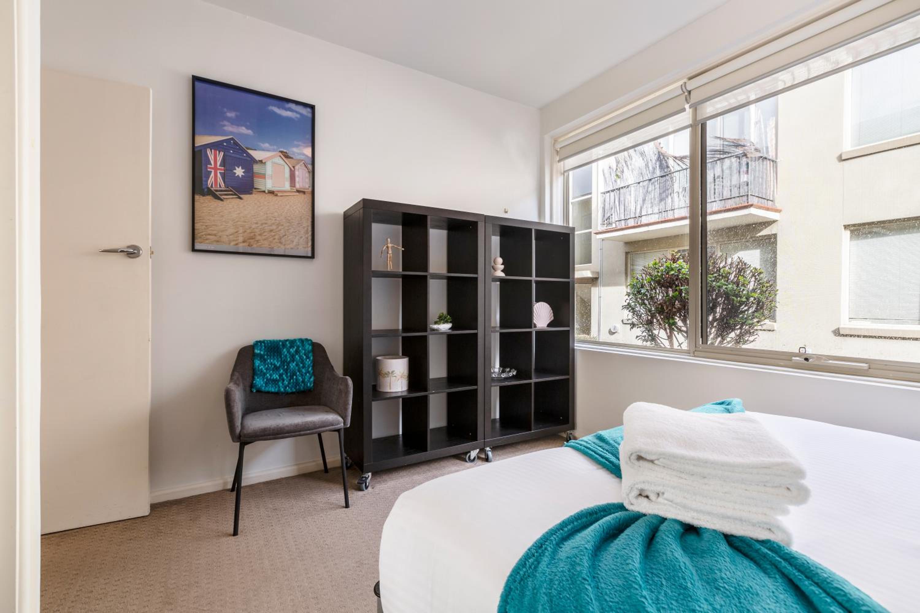 Quaint & homey Ripponlea flat