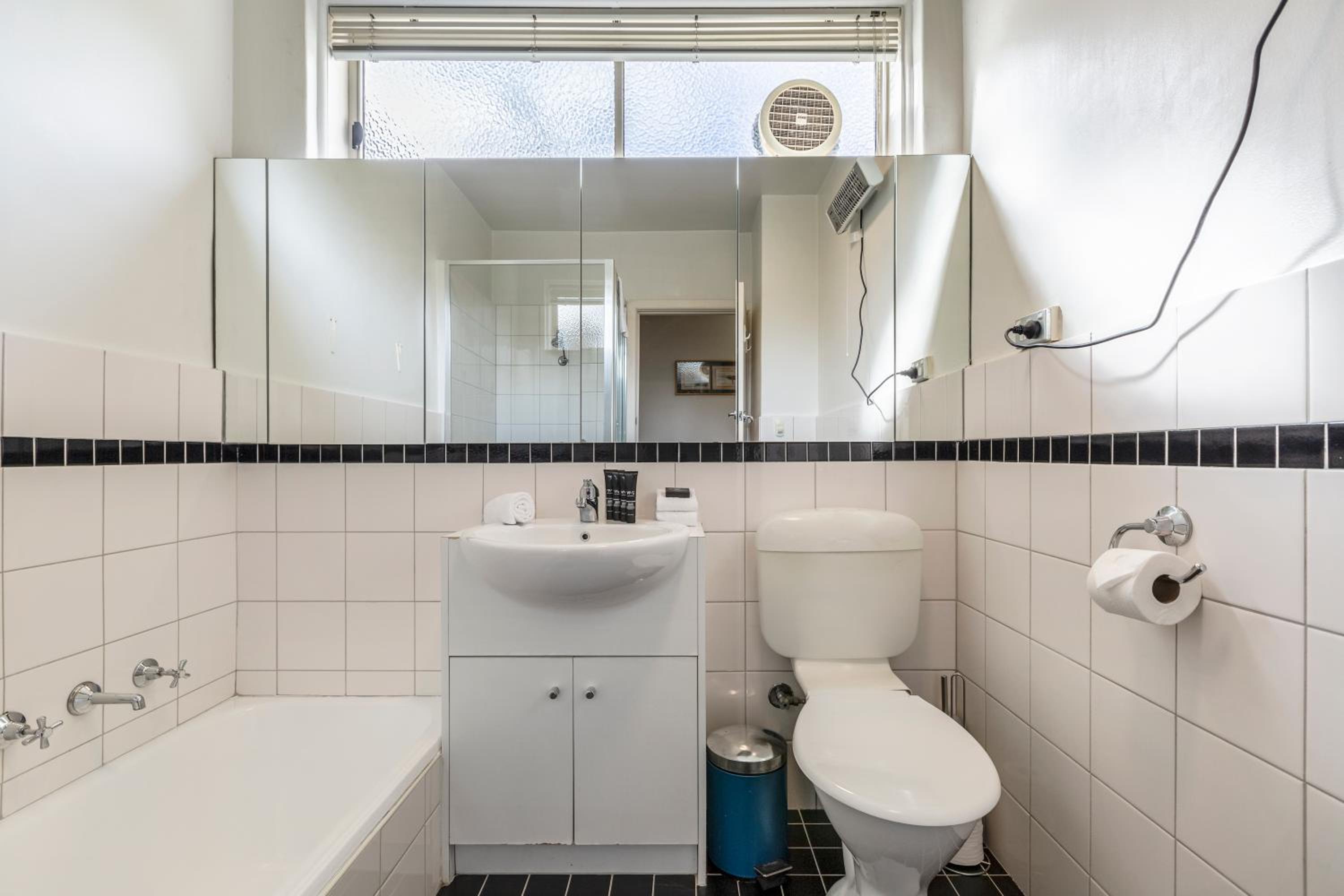Quaint & homey Ripponlea flat